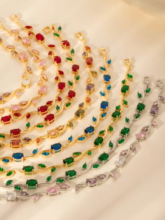 Ayollar uchun bilaguzuk, Ayollar aksessuarlari, Lola guli shaklida, Sovg‘a o'ramida