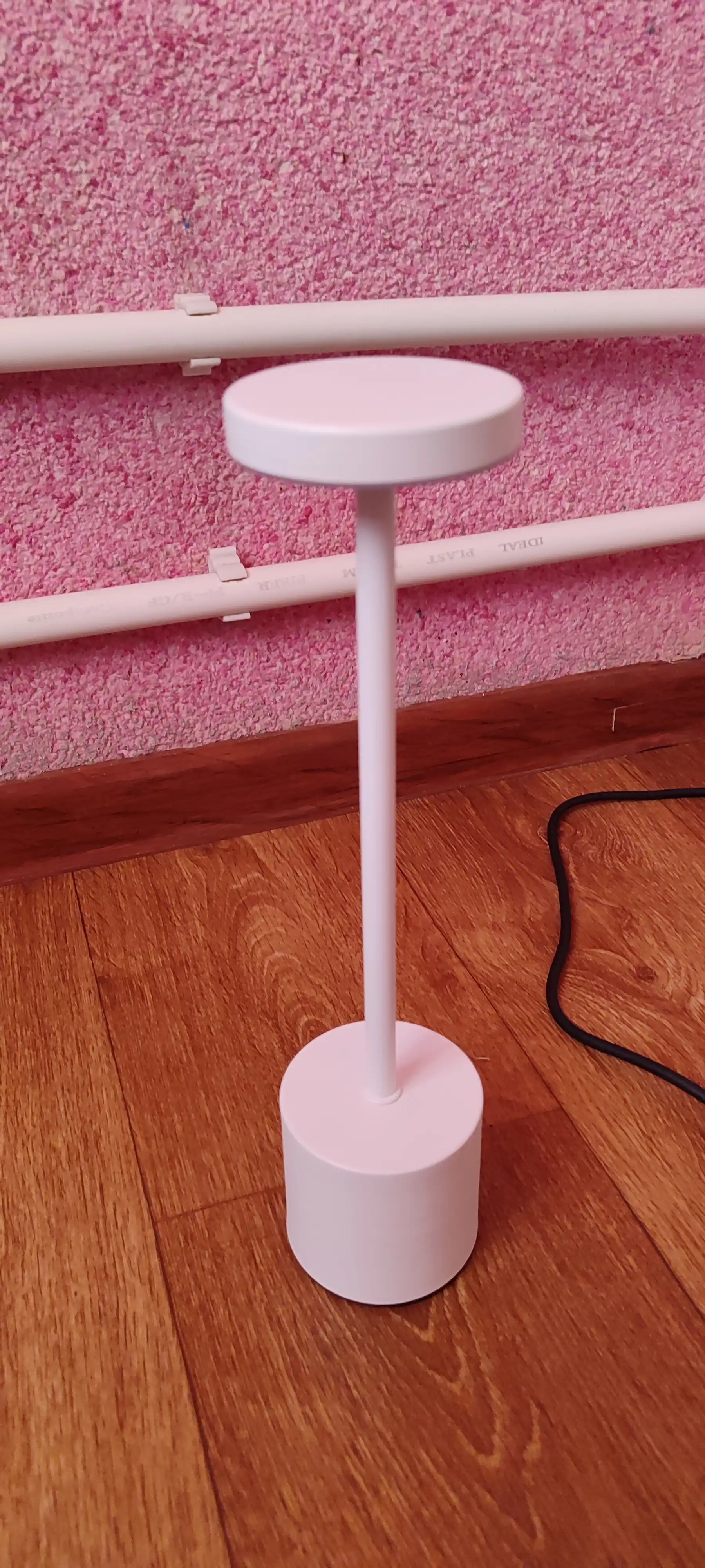 LED stol lampasi — yorug‘lik darajasi boshqariladigan, USB quvvat, sensor tugma