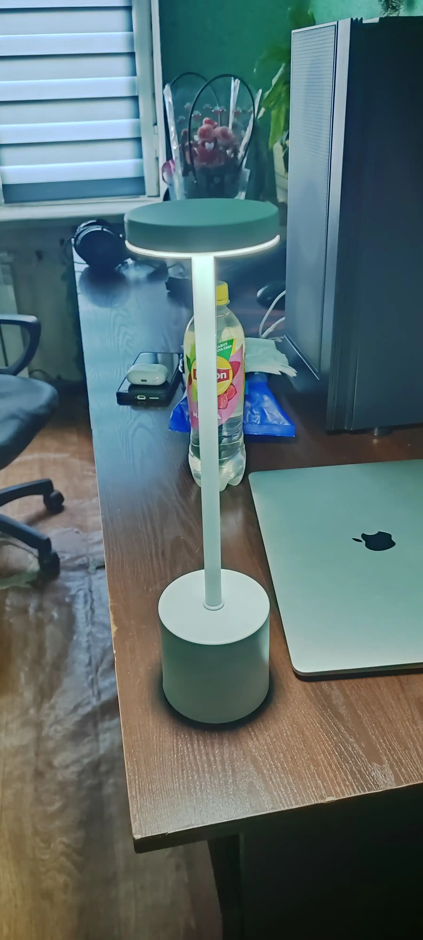 LED stol lampasi — yorug‘lik darajasi boshqariladigan, USB quvvat, sensor tugma