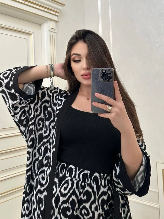 Ayollar kiyim to'plami engil nakidka, shim va topdan