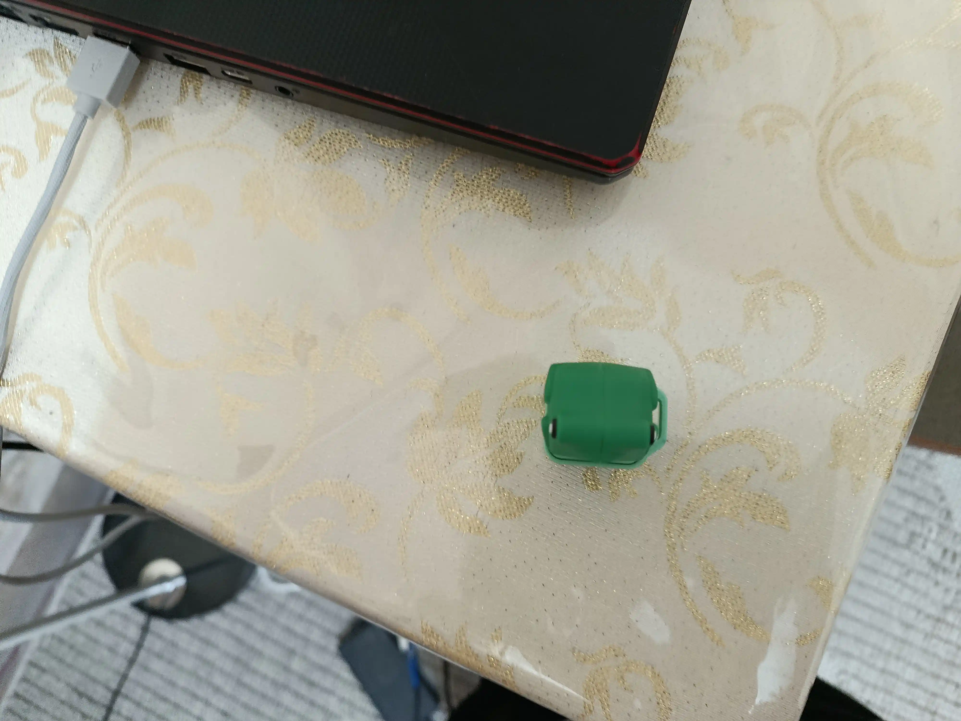 Антистресс брелок-игрушка с LED-подсветкой и звуком, для детей и взрослых