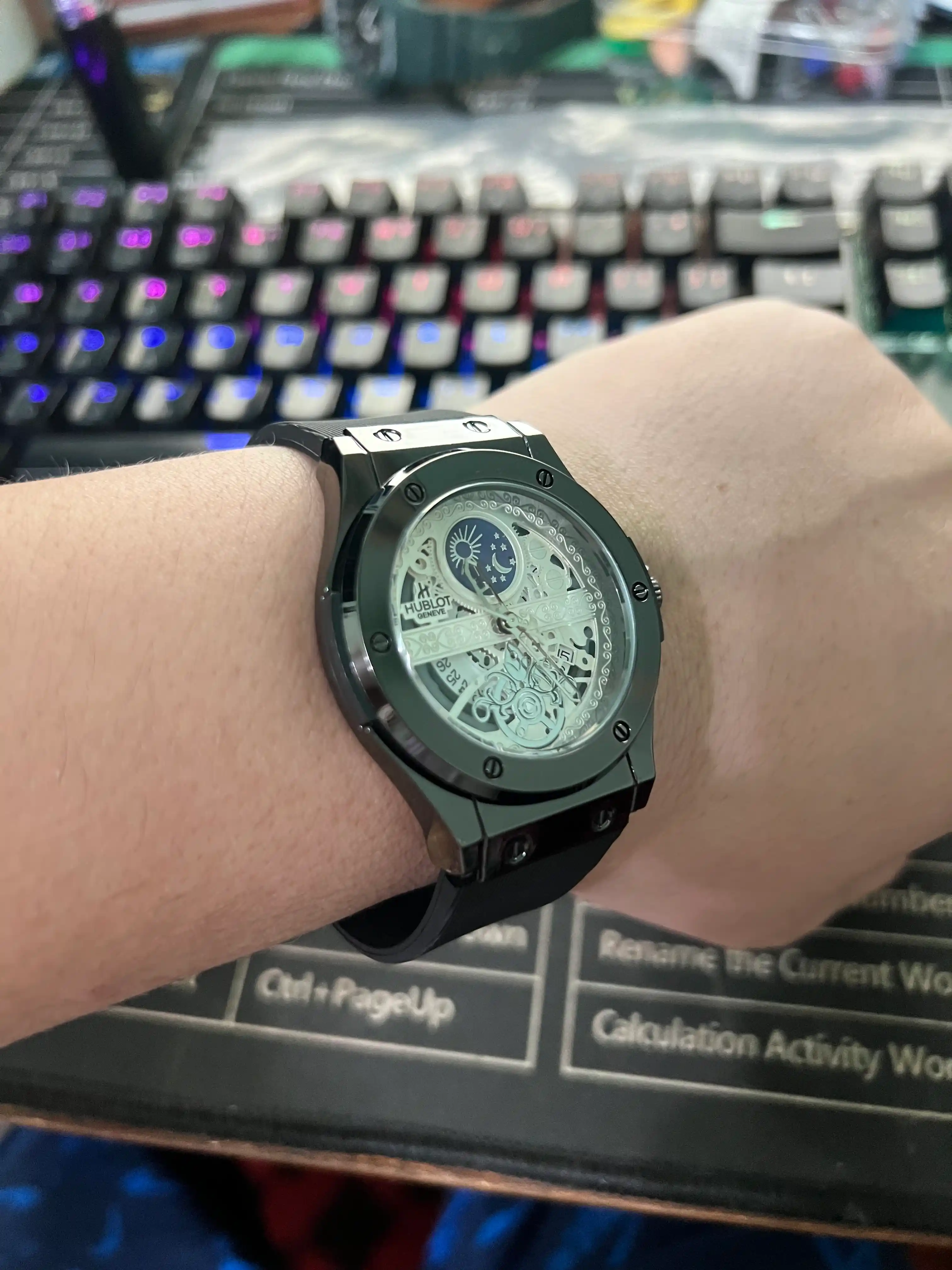 Hublot soati erkaklar uchun remeshok hidli "shokolat" sana ko'rsatkichli sovg'a qutsida