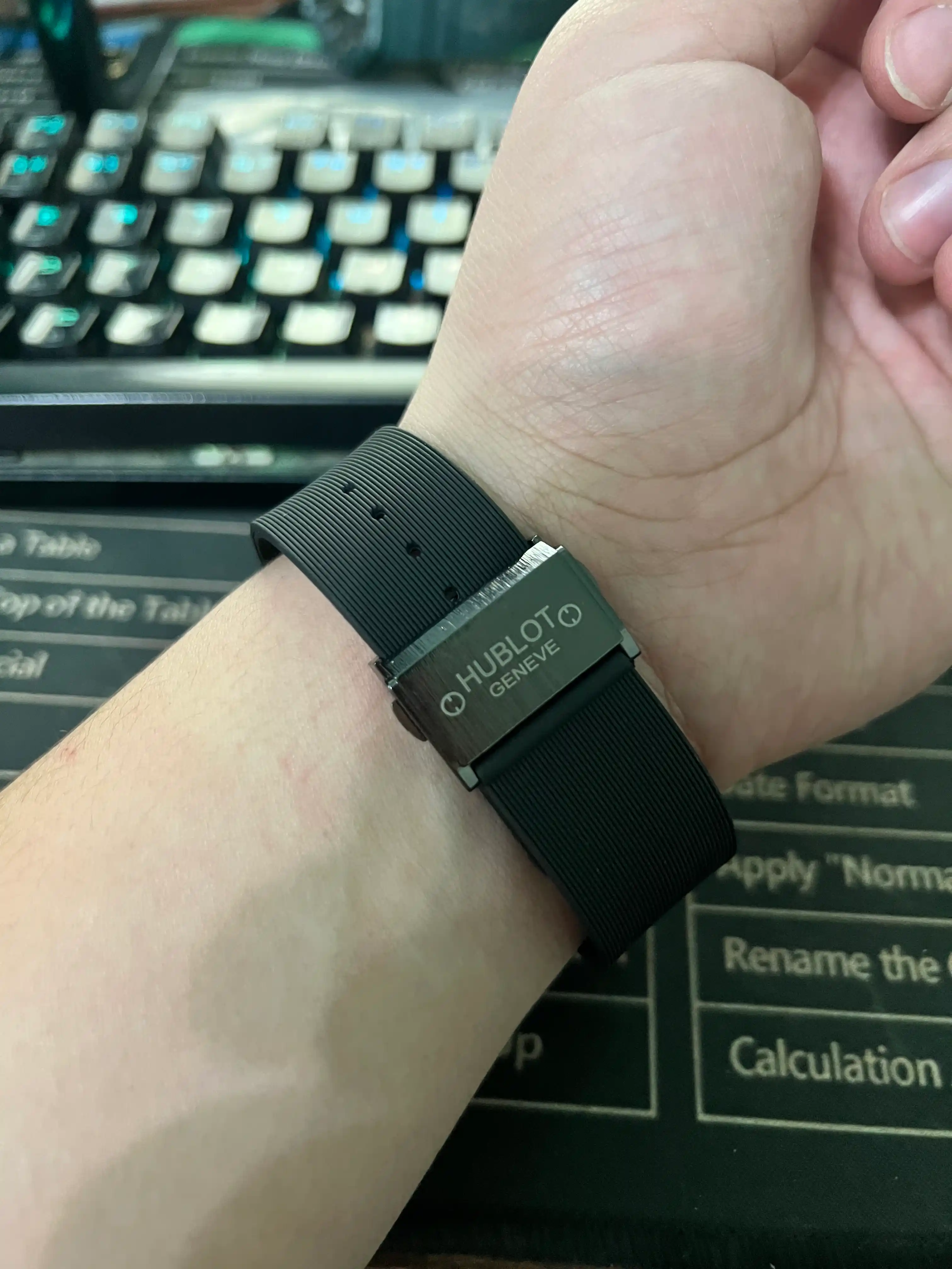 Hublot soati erkaklar uchun remeshok hidli "shokolat" sana ko'rsatkichli sovg'a qutsida