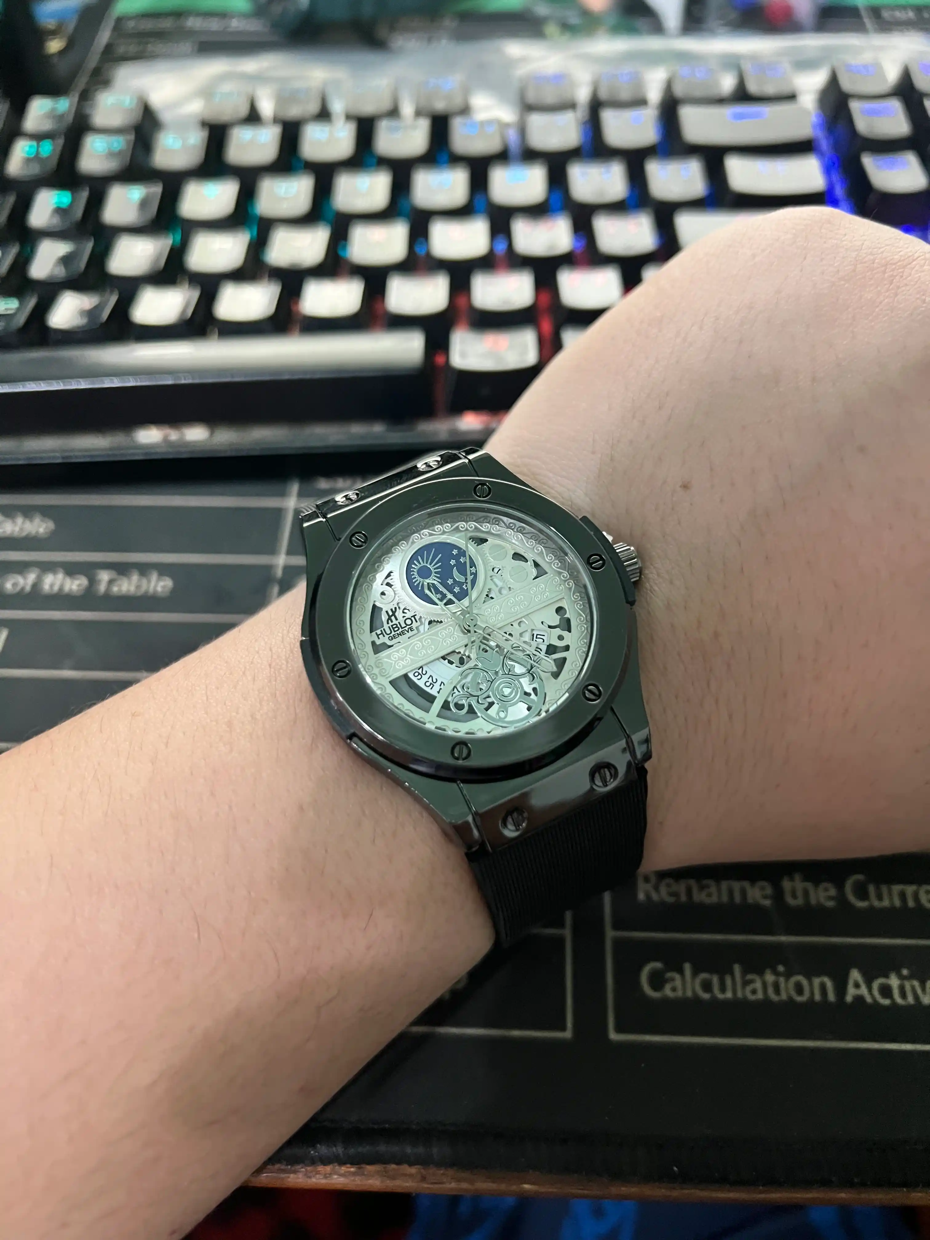 Hublot soati erkaklar uchun remeshok hidli "shokolat" sana ko'rsatkichli sovg'a qutsida