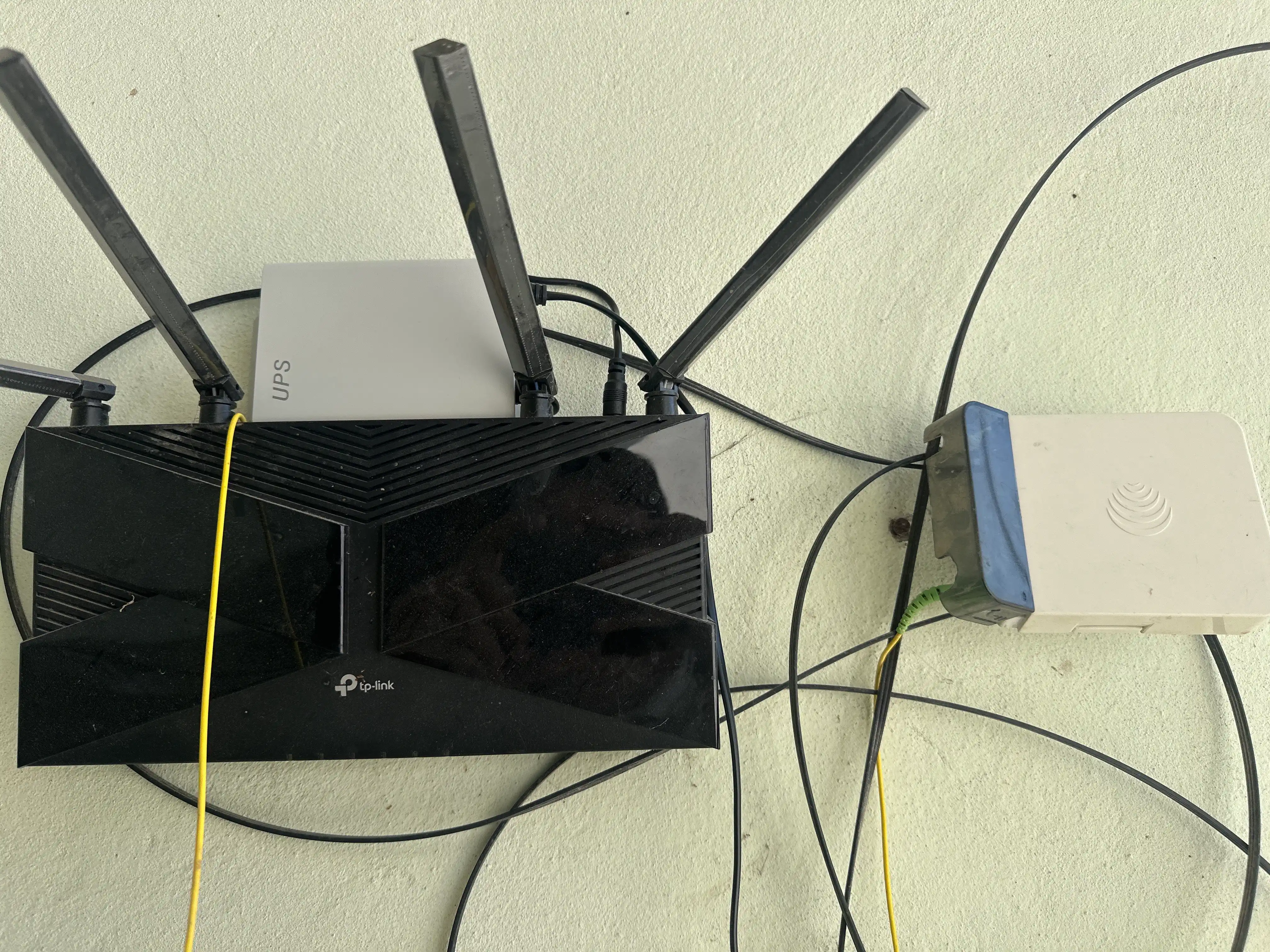 Mini UPS один выход 12 Вт, 1.5A ИБП для роутеров и камеры