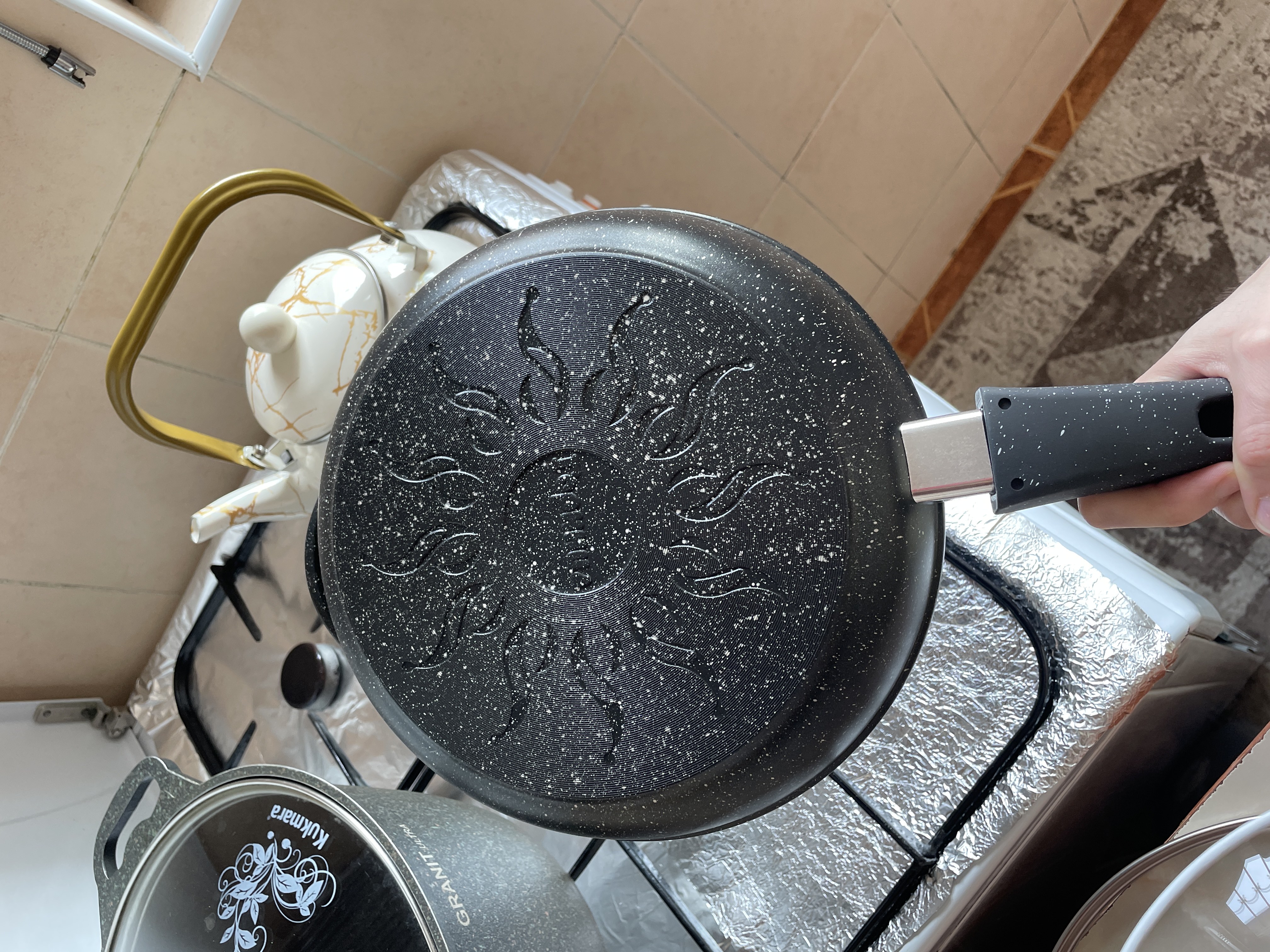 Tova oshxona, olinadigan tutqich, qopqoqli, yopishqoqlikka qarshi qoplamali, 24, 26, 28 sm