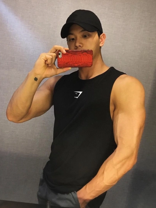 Erkaklar uchun mayka Gymshark, kompression, sport, elastik, tez quriydigan, fitnes uchun