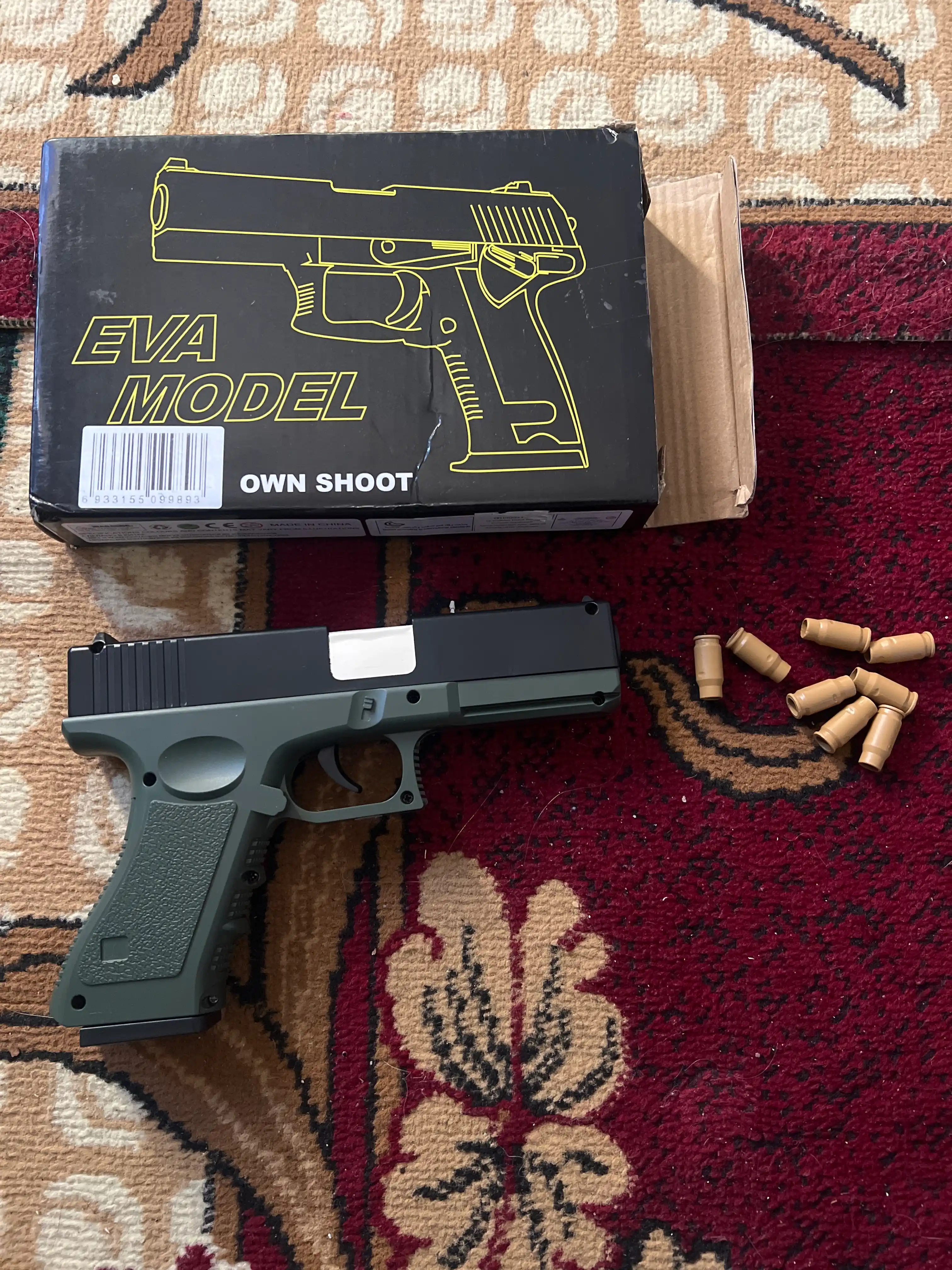 Игрушечный пистолет Glock 18