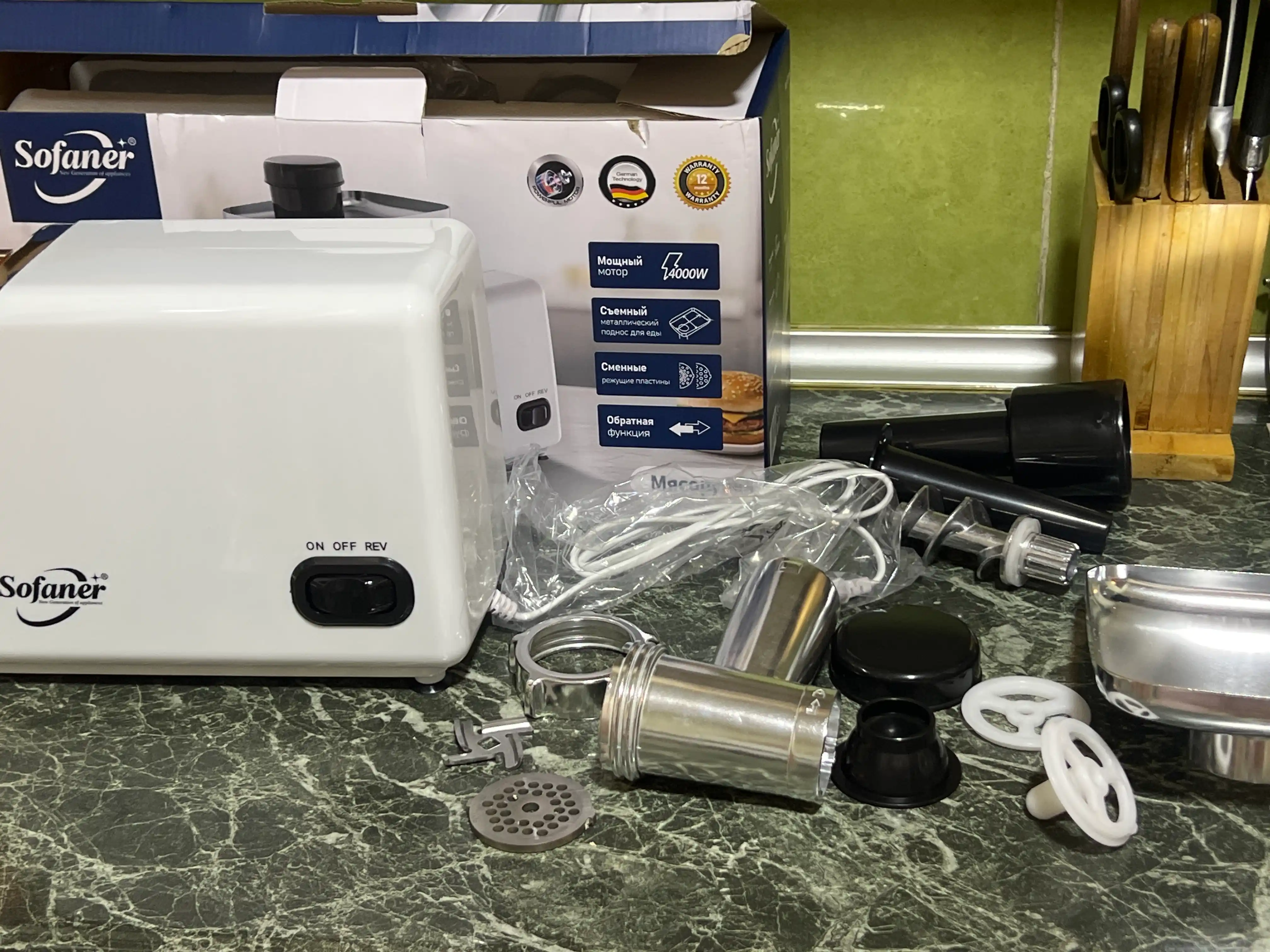 Elektr gosht maydalagich Sofaner SF-312 4000 Vt, quvvatli kolbasa va qiyma nasadkalari bilan
