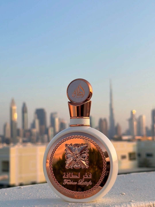 Fakhar White Rose Lattafa ayollar uchun atir suvi, 100 ml - 
