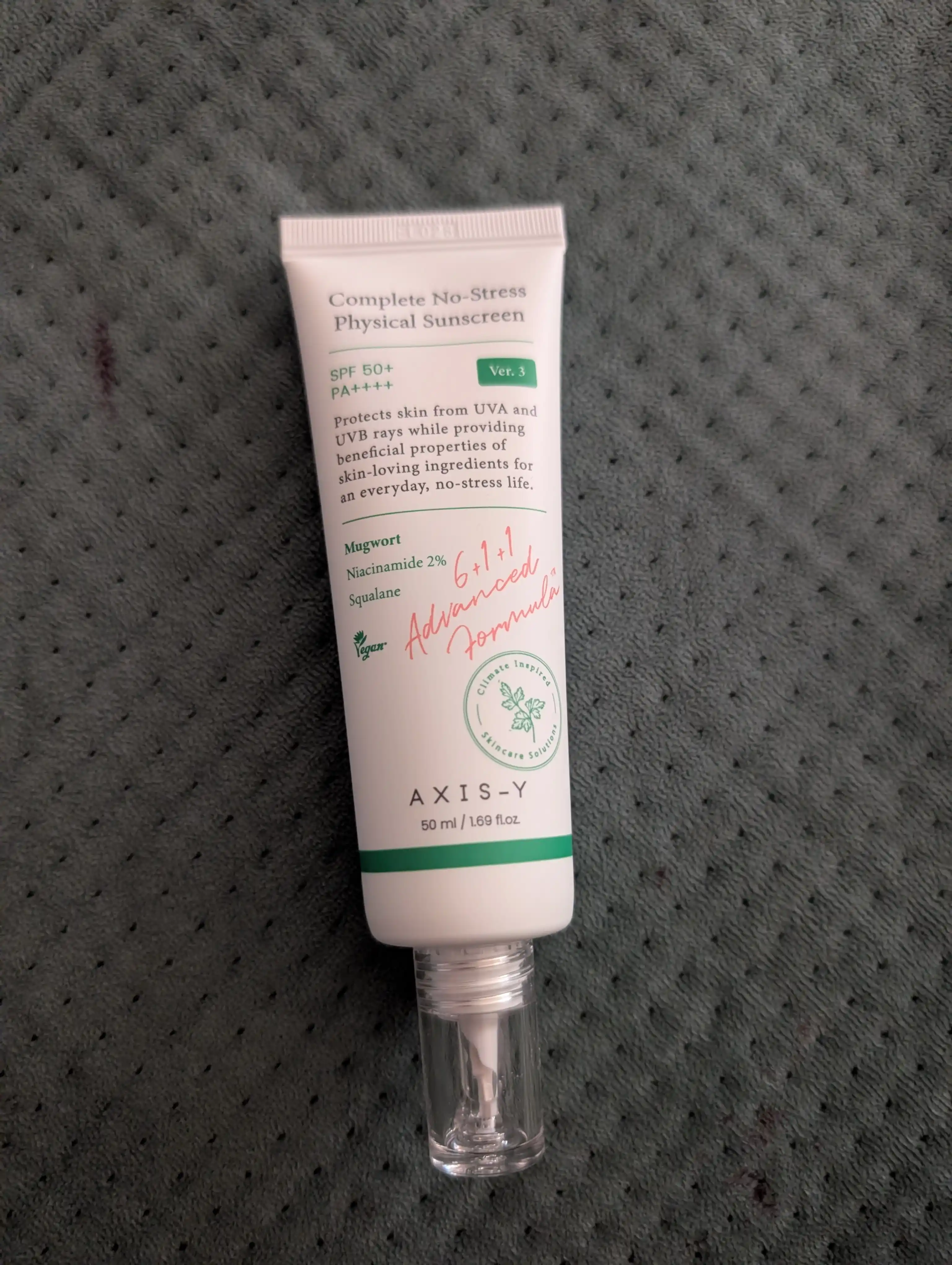 Axis-Y SPF 50+ Quyoshdan himoyalovchi krem, namlovchi, niatsinamid, ajinlarga qarshi, SPF