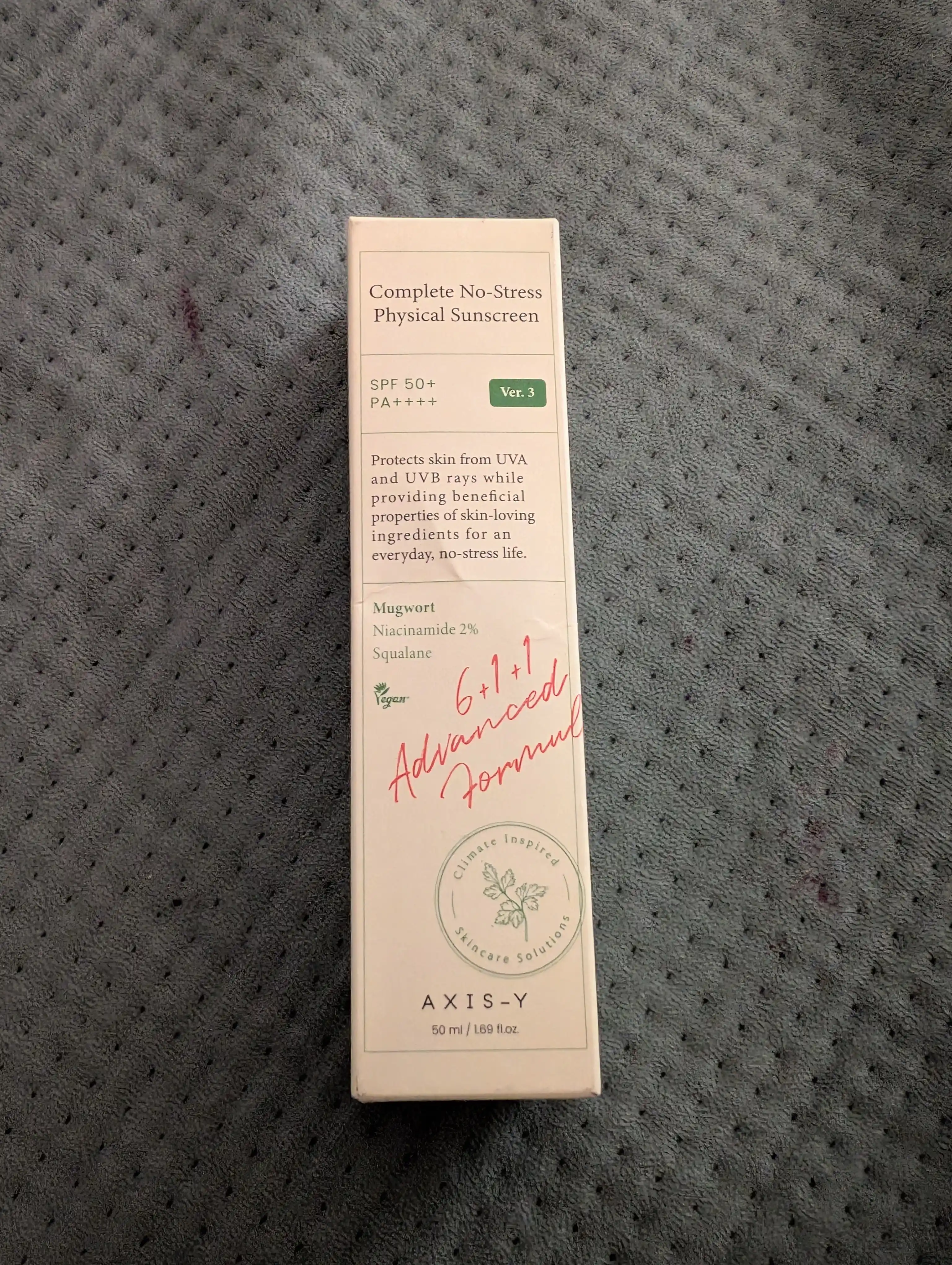 Axis-Y SPF 50+ Quyoshdan himoyalovchi krem, namlovchi, niatsinamid, ajinlarga qarshi, SPF