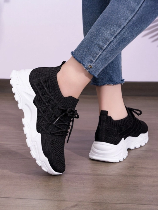 Ayollar yengil, havo o'tkazuvchi va qalin poshnali Zwalk AirWeave Flix slipon-kedalari