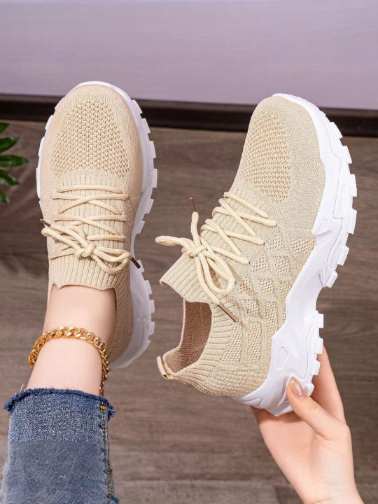 Ayollar yengil, havo o'tkazuvchi va qalin poshnali Zwalk AirWeave Flix slipon-kedalari