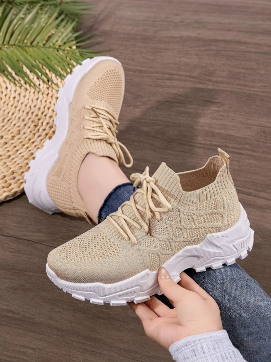 Ayollar yengil, havo o'tkazuvchi va qalin poshnali Zwalk AirWeave Flix slipon-kedalari