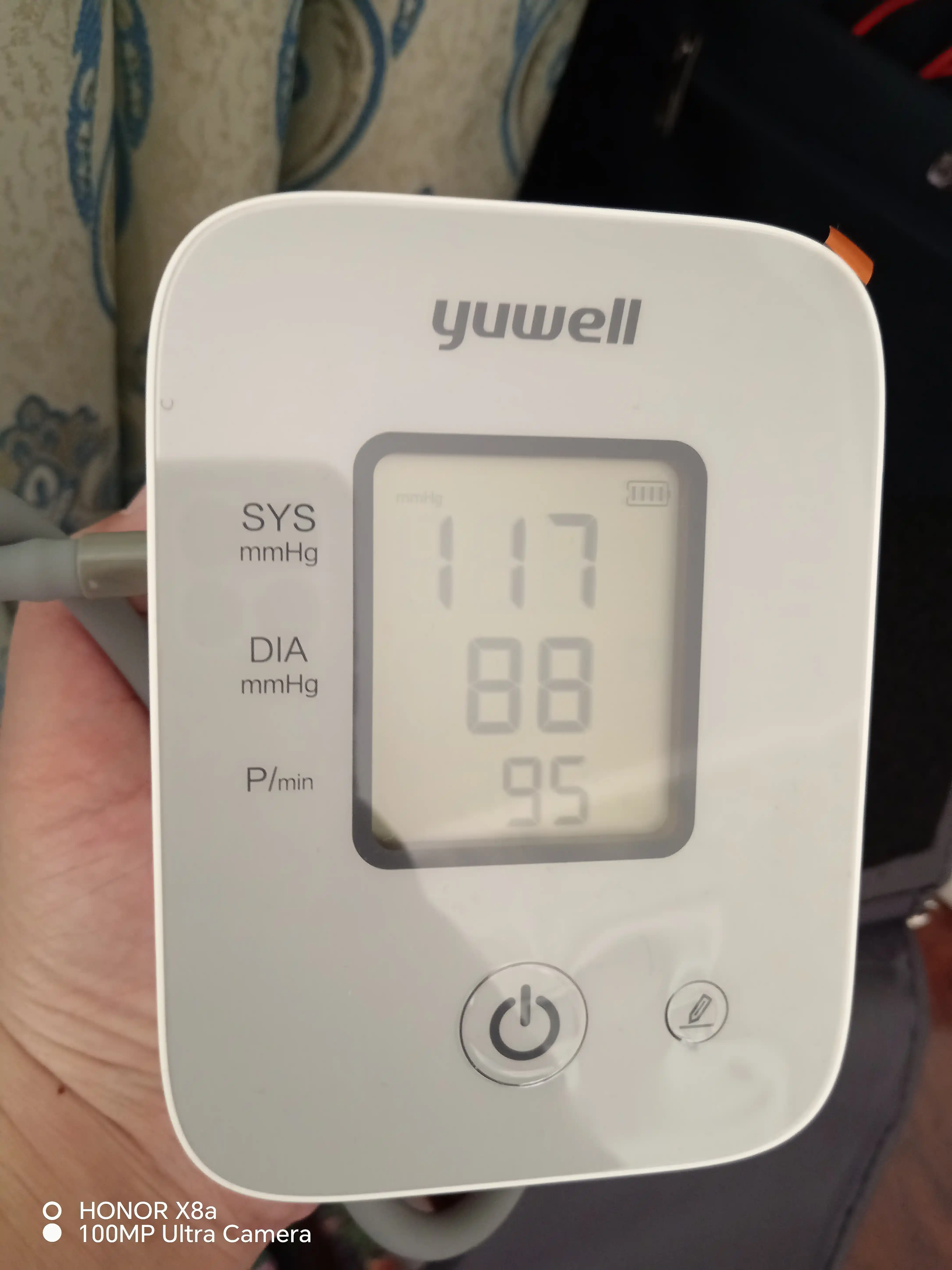 Yuwell YE610D avtomatik elektron tonometri