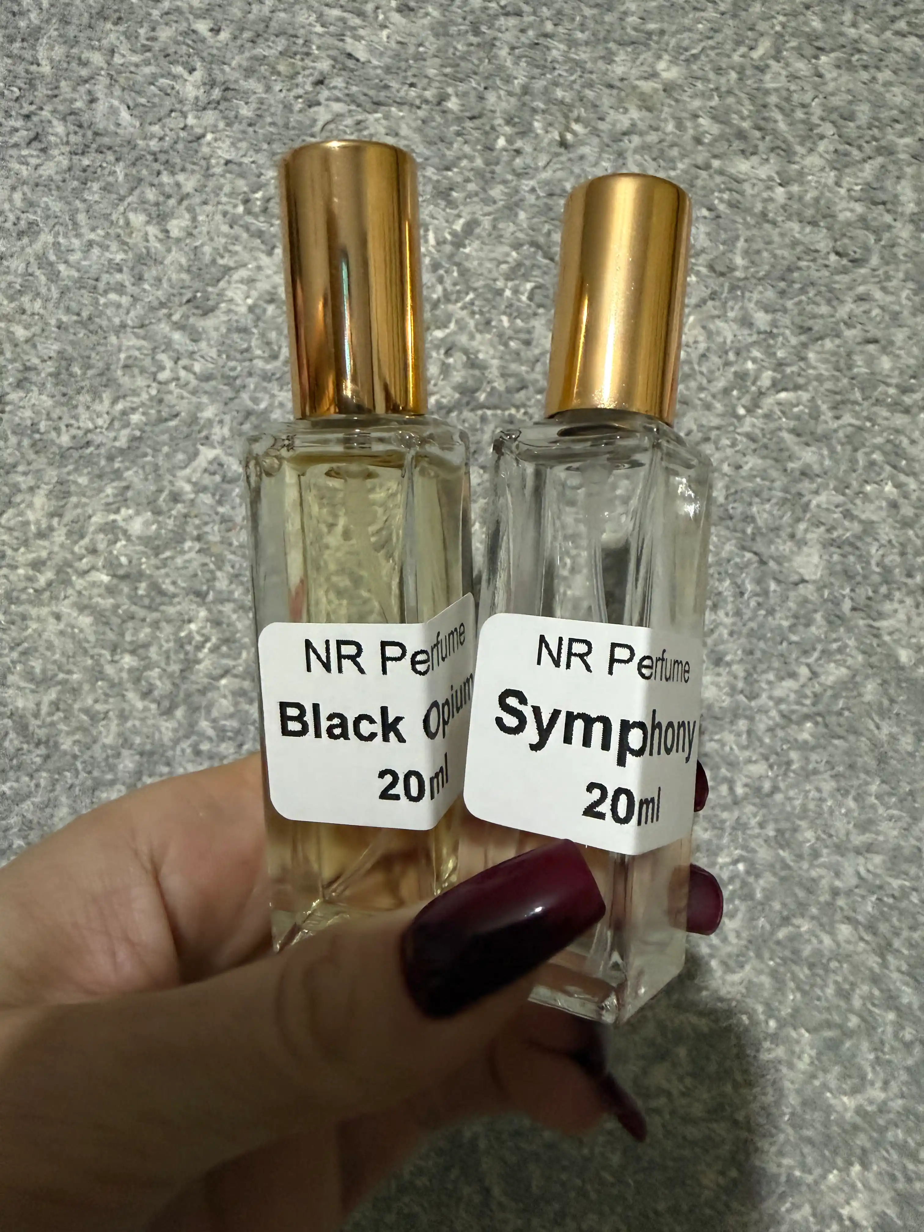 Atir Black Opium Yves Saint Laurent ayollar uchun, Fransiya
