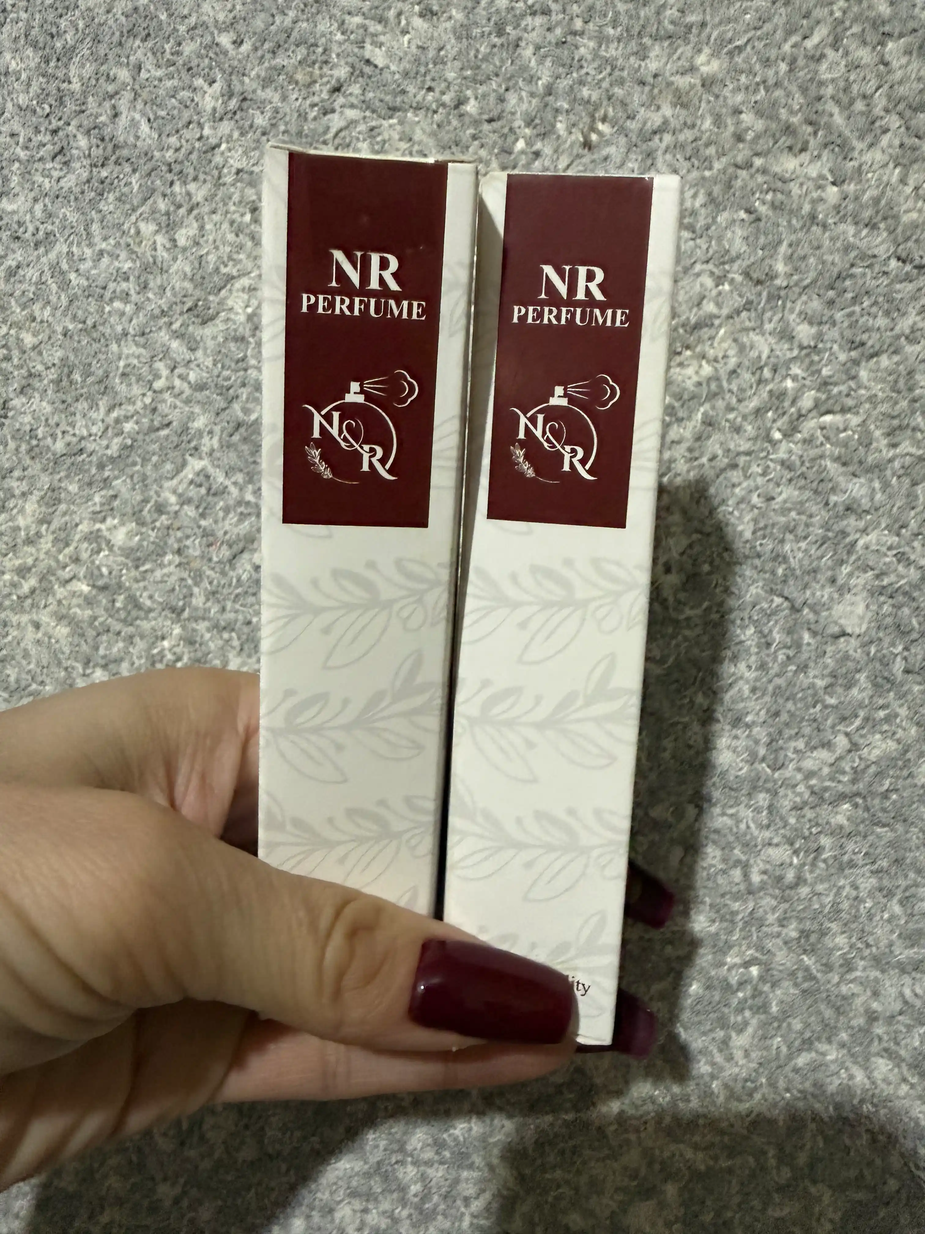 Atir Black Opium Yves Saint Laurent ayollar uchun, Fransiya