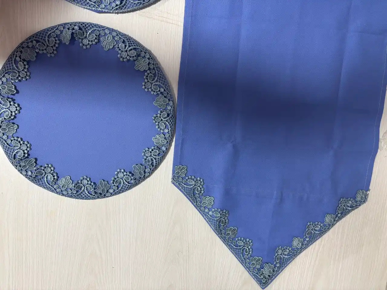 Nafis krujali runner 180×44 sm + 6 ta likopcha osti tagligi 30 sm, turkcha Dak matosi