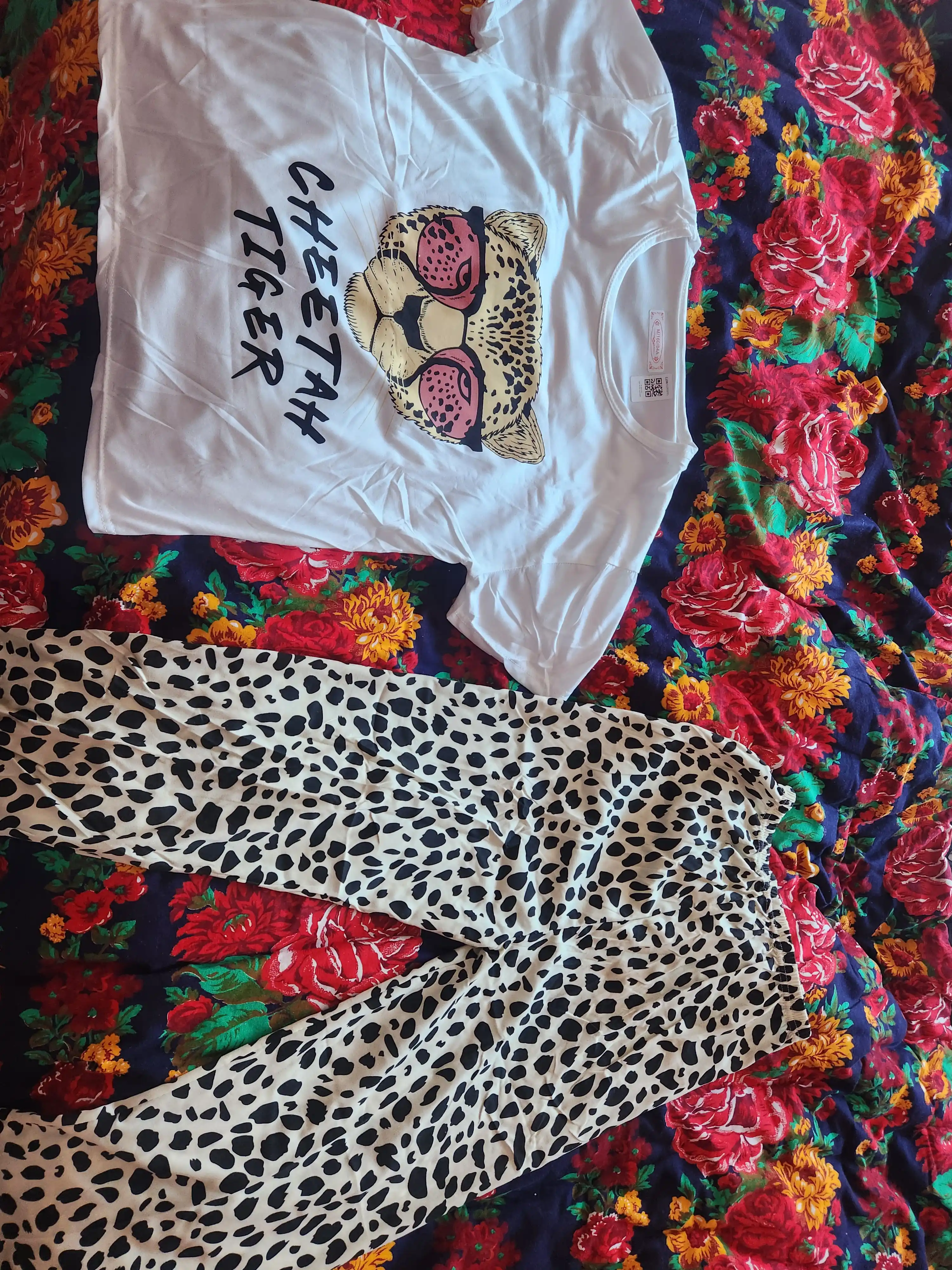 Ayollar uchun pijama 2 qismli: futbolka, shim, koreyscha uslub, erkin bichim, SOVG'A UCHUN