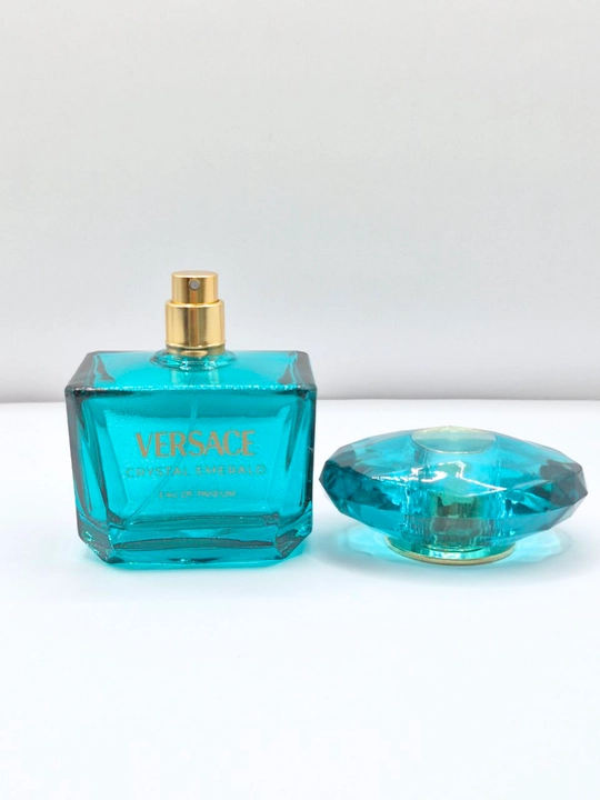 Versace Crystal Emerald ayollar uchun parfyum(Eau de Parfum)