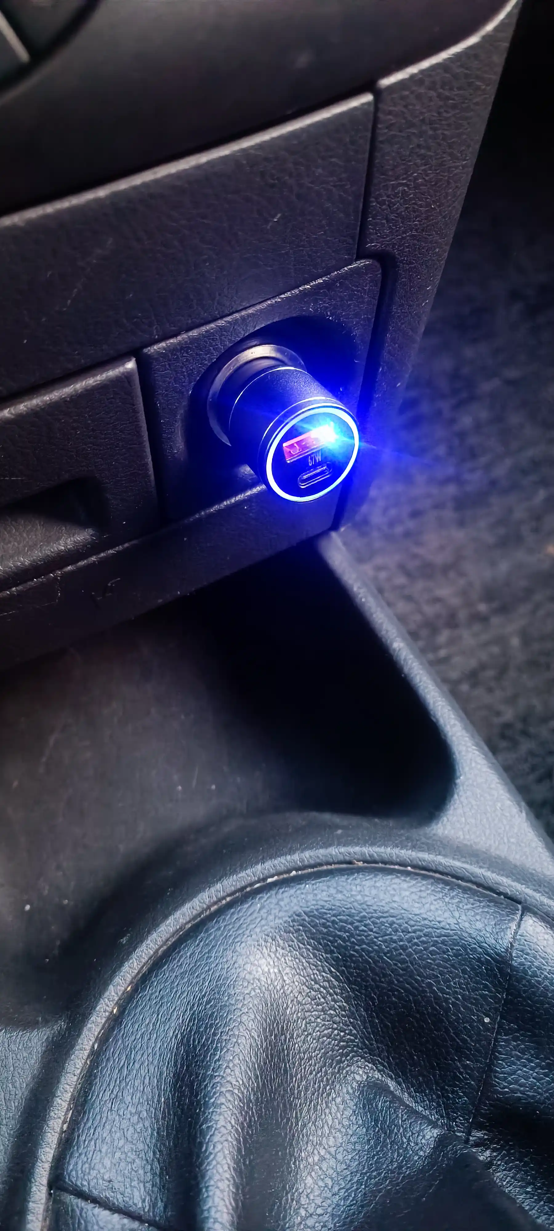 Avtomobil uchun tezkor zaryad qurilmasi, USB-A + Type-C, 67 Vt