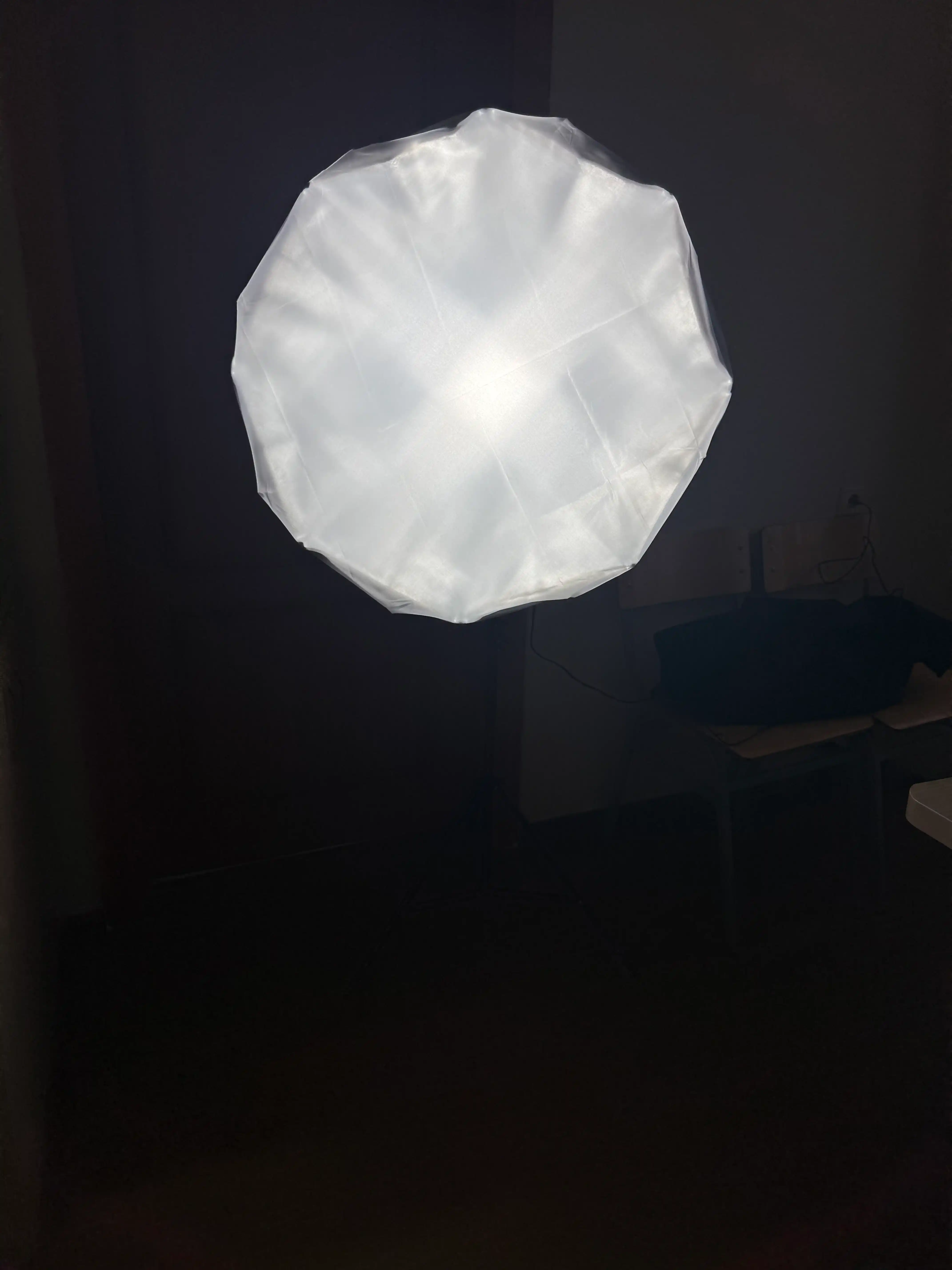 Dumaloq softbox, lampa, ustun, pult