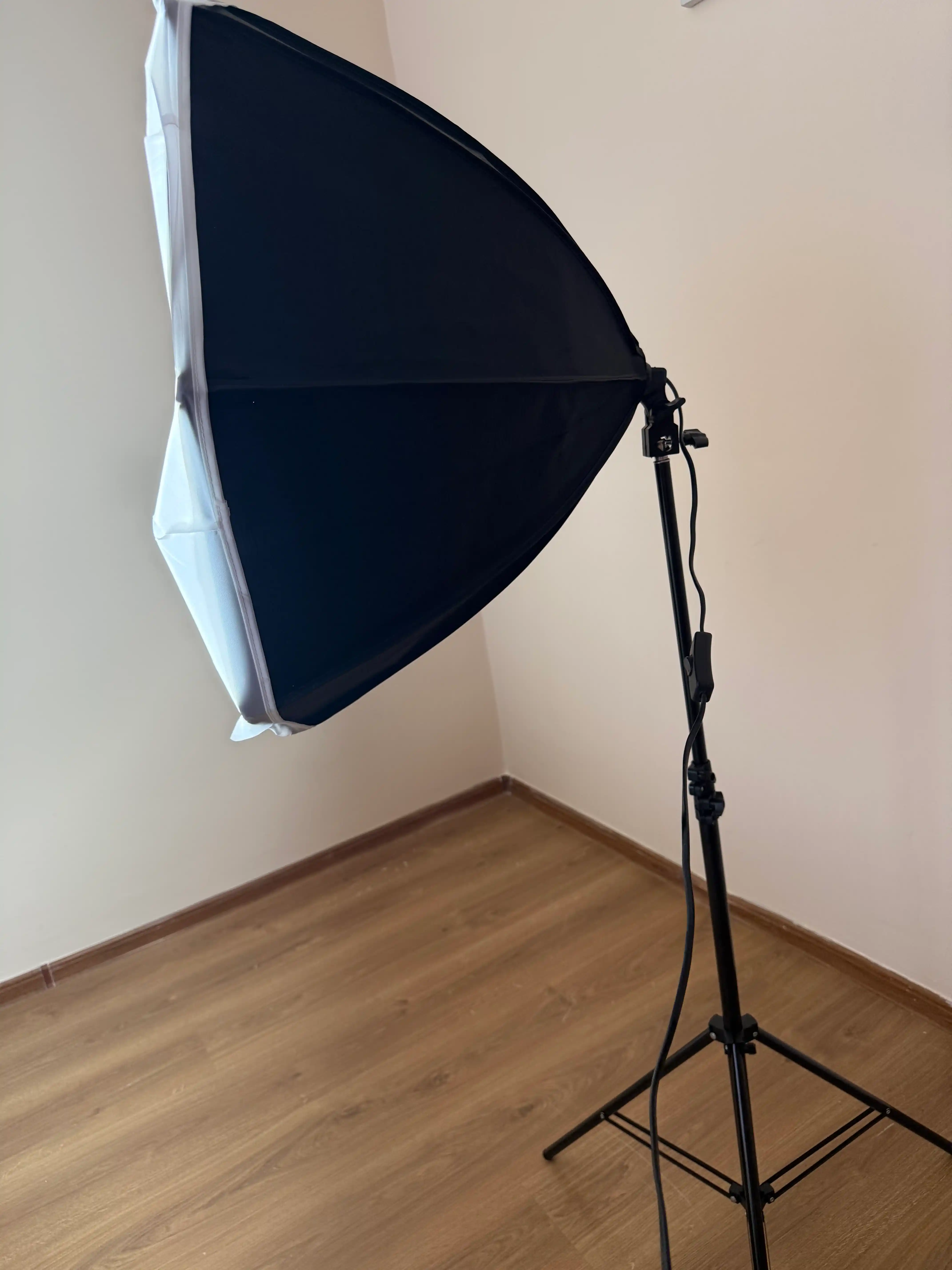 Dumaloq softbox, lampa, ustun, pult