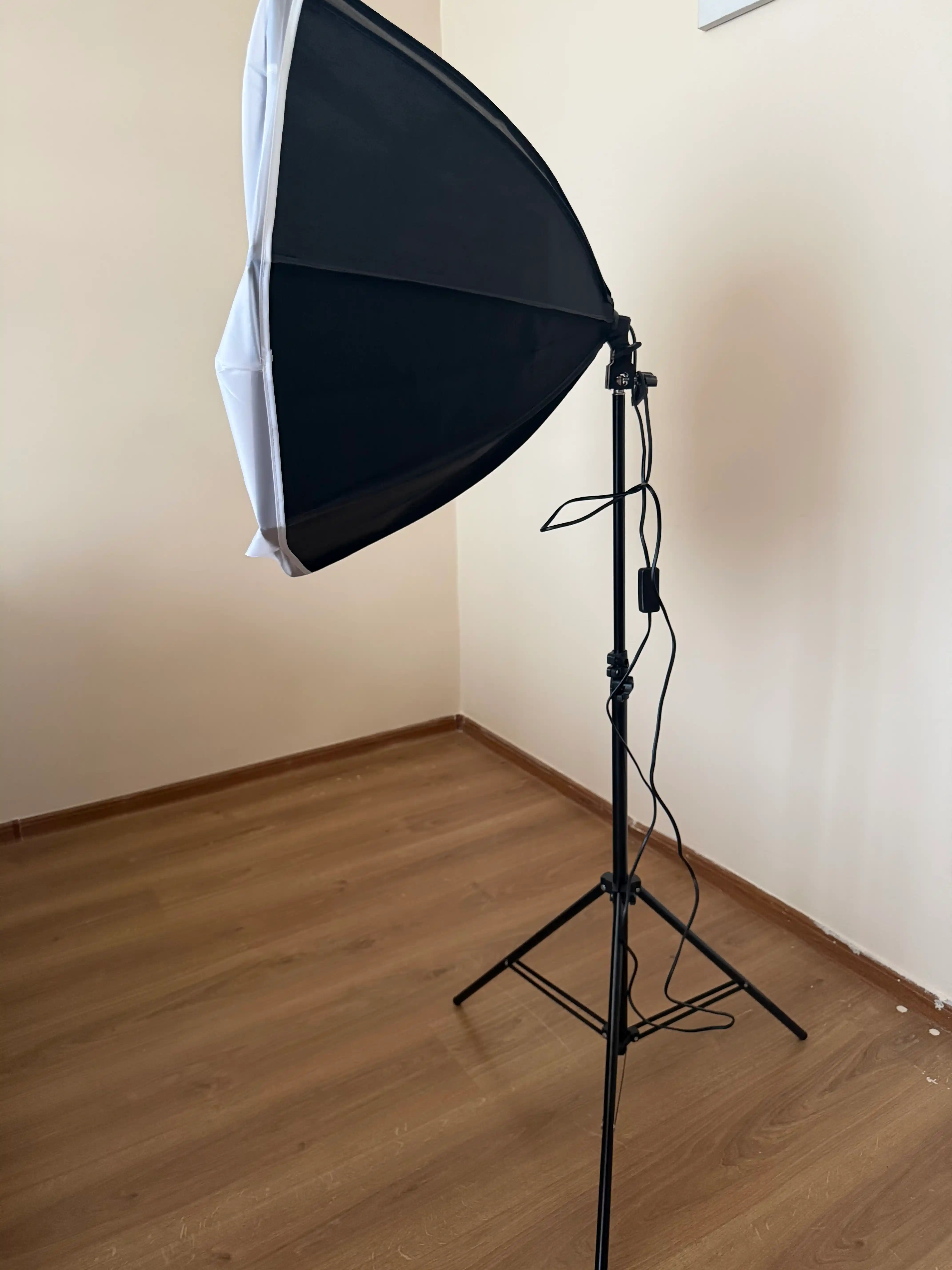 Dumaloq softbox, lampa, ustun, pult