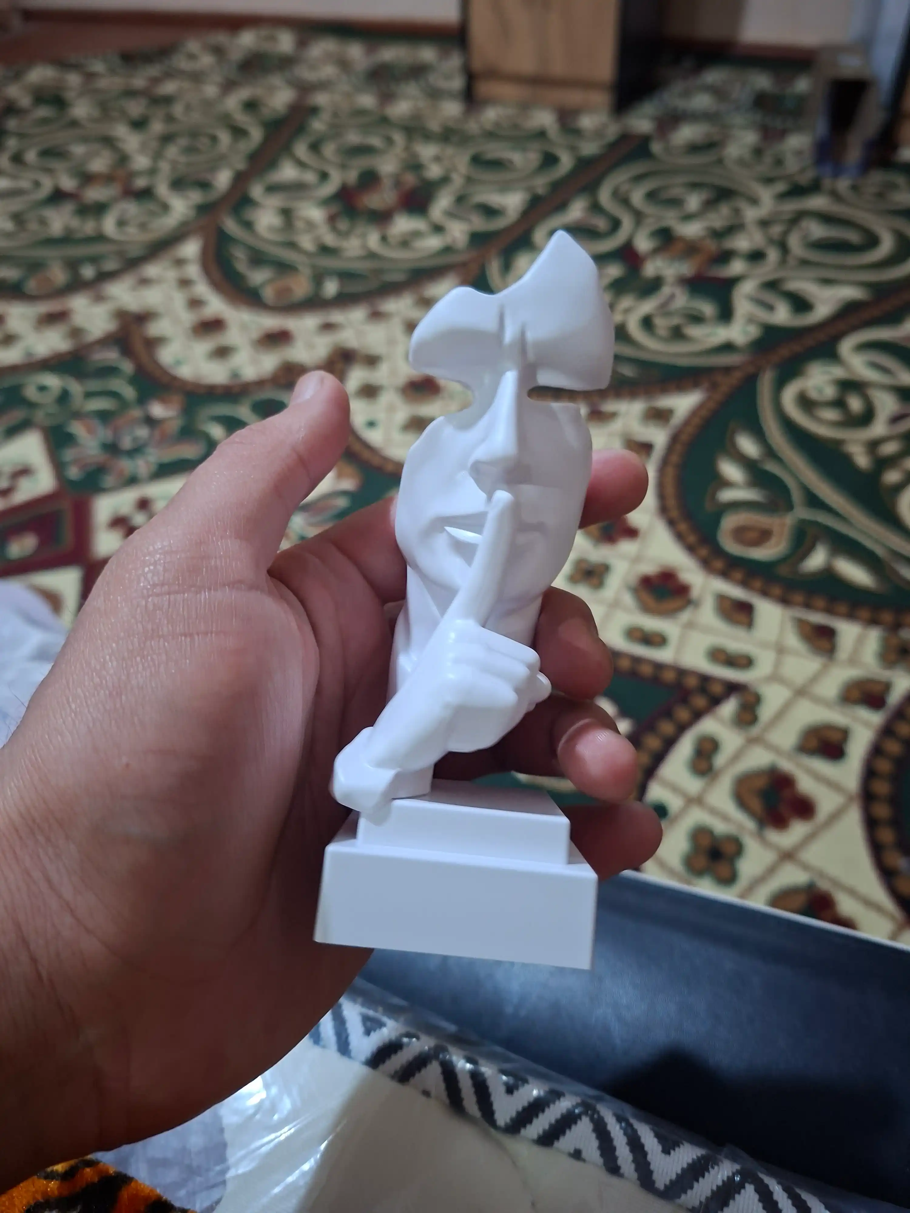 Статуя молчания, минималистичный дизайн, сувенир, антистресс