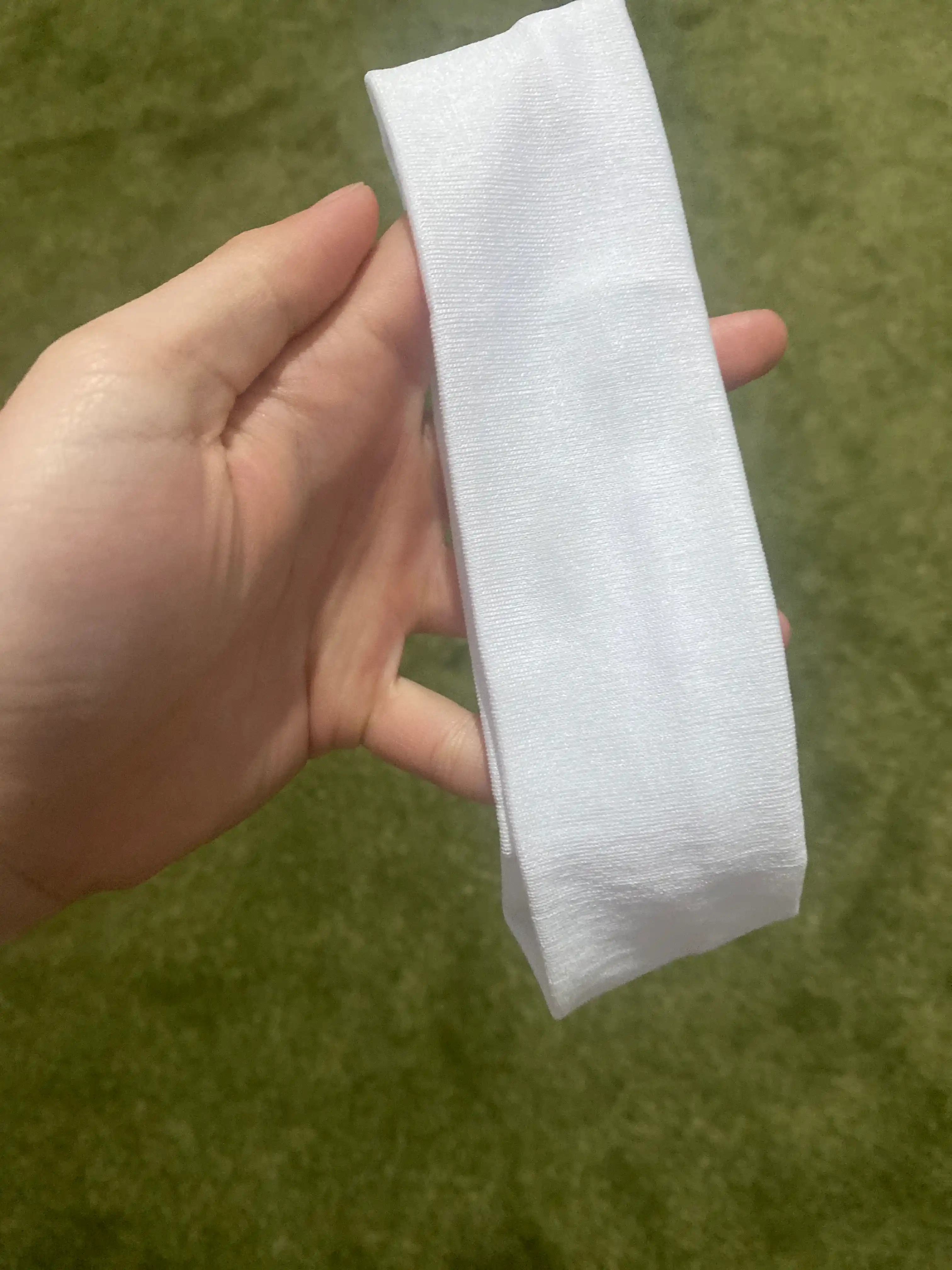 Boshga sochlar uchun sport tasmasi