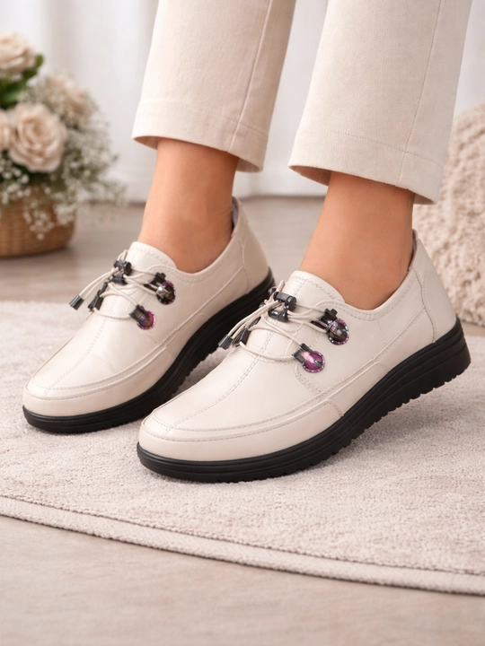 Женская удобная обувь slip-on, для повседневной носки, лёгкая и стильная модель - 