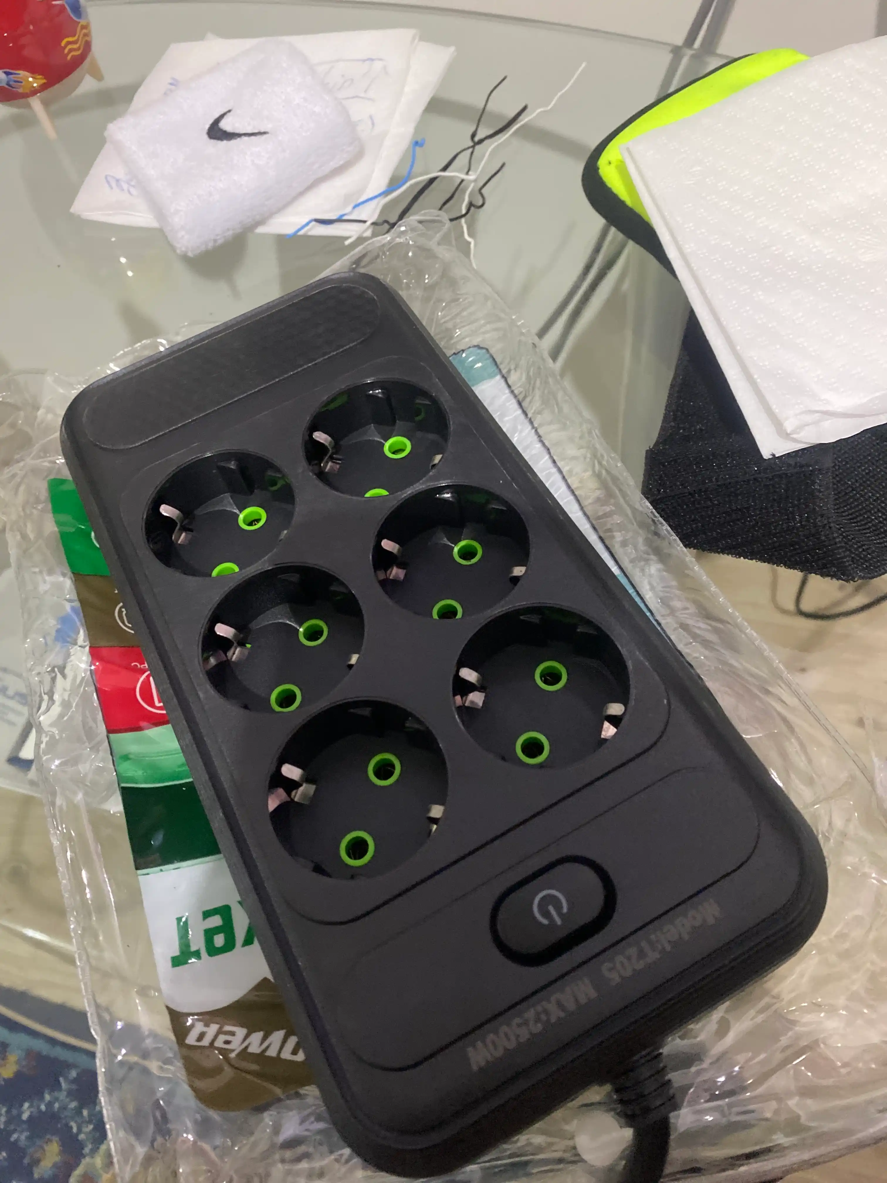 Сетевой фильтр на 6 розеток + 4 USB-порта (Type-C и USB-A) компактный, мощный и безопасный