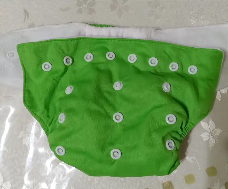 Bolalar uchun qayta ishlatiladigan tagliklar, mato, tugma