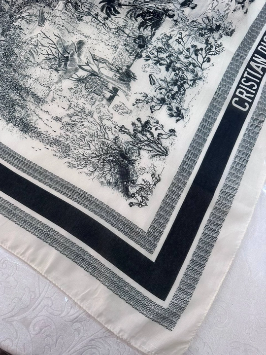 Christian Dior ro`mol o`lchami 100*100 paxta matosidan
