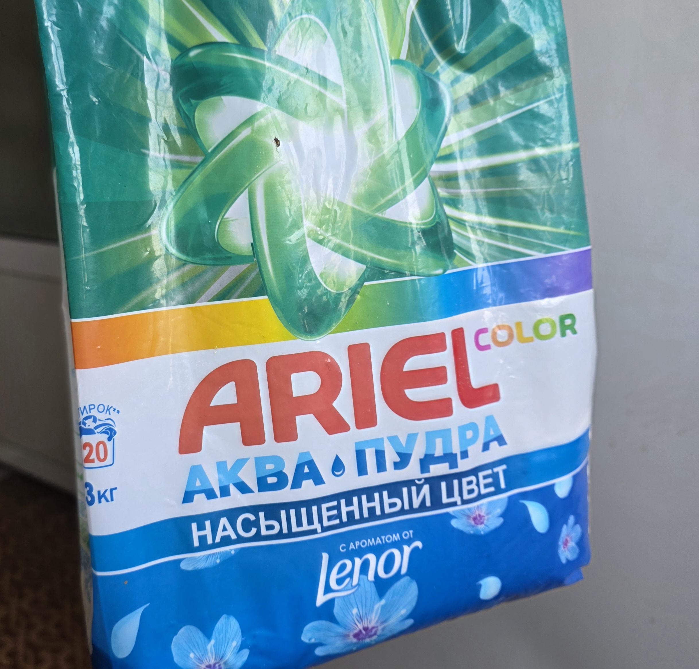 Ariel kir yuvish kukuni 3 kg, avtomat, oq va rangli kiyimlar uchun