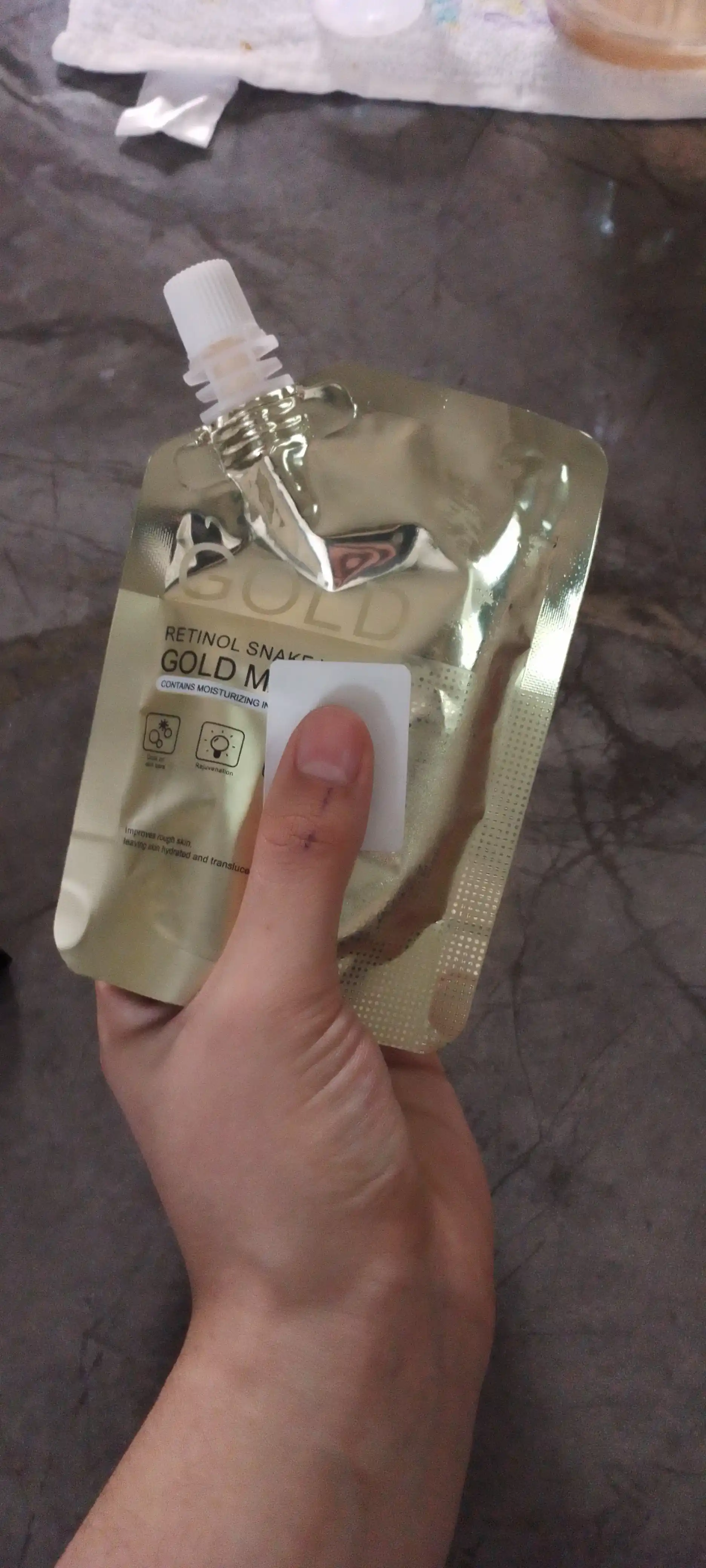 Yuz terisini namlash, yoshartirish va parvarish qilish uchun Gold Mask suyuq yuz niqobi, 100 g