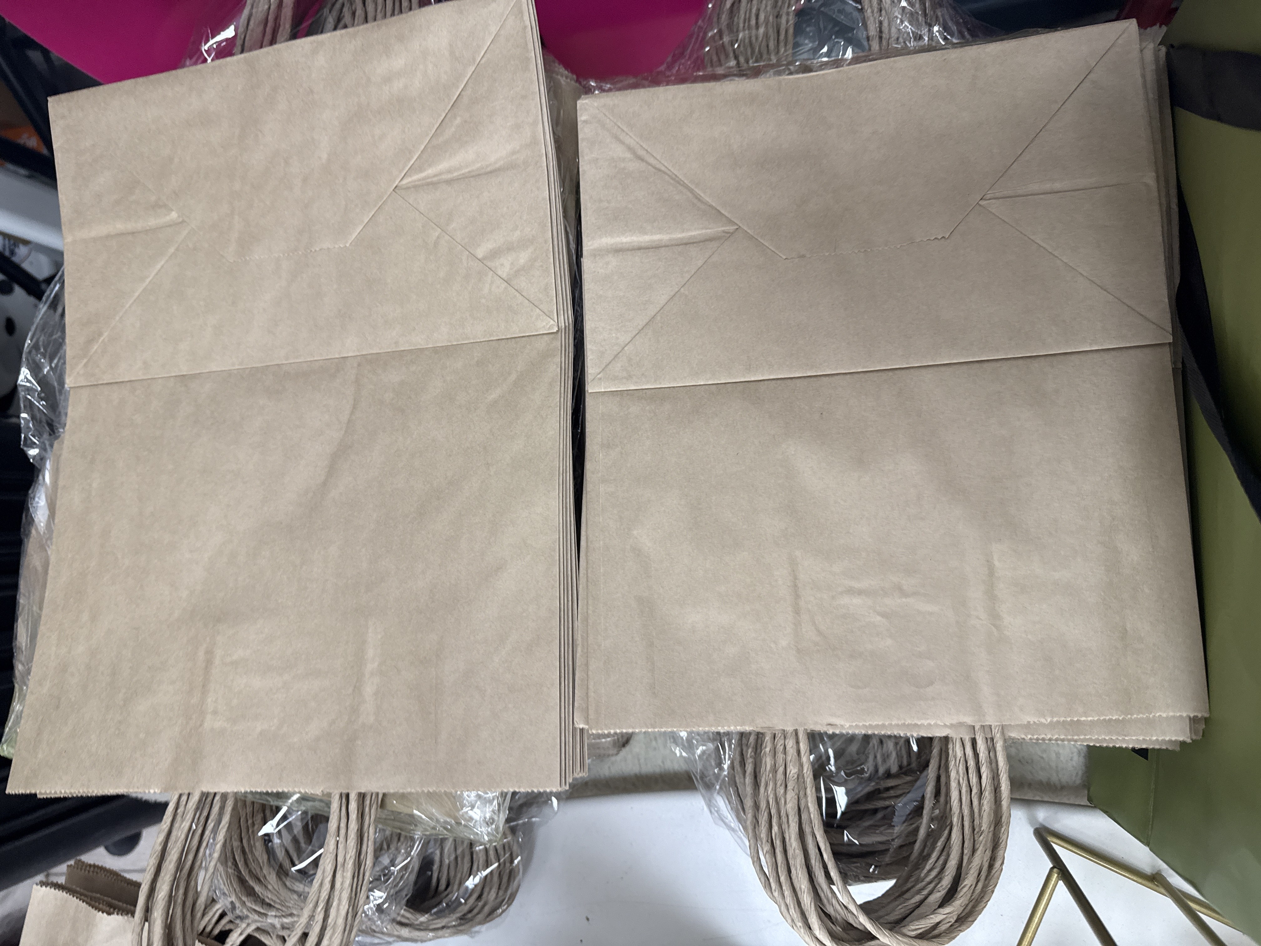 Buralgan va tekis tutqichli kraft qog'oz paket, 25 dona