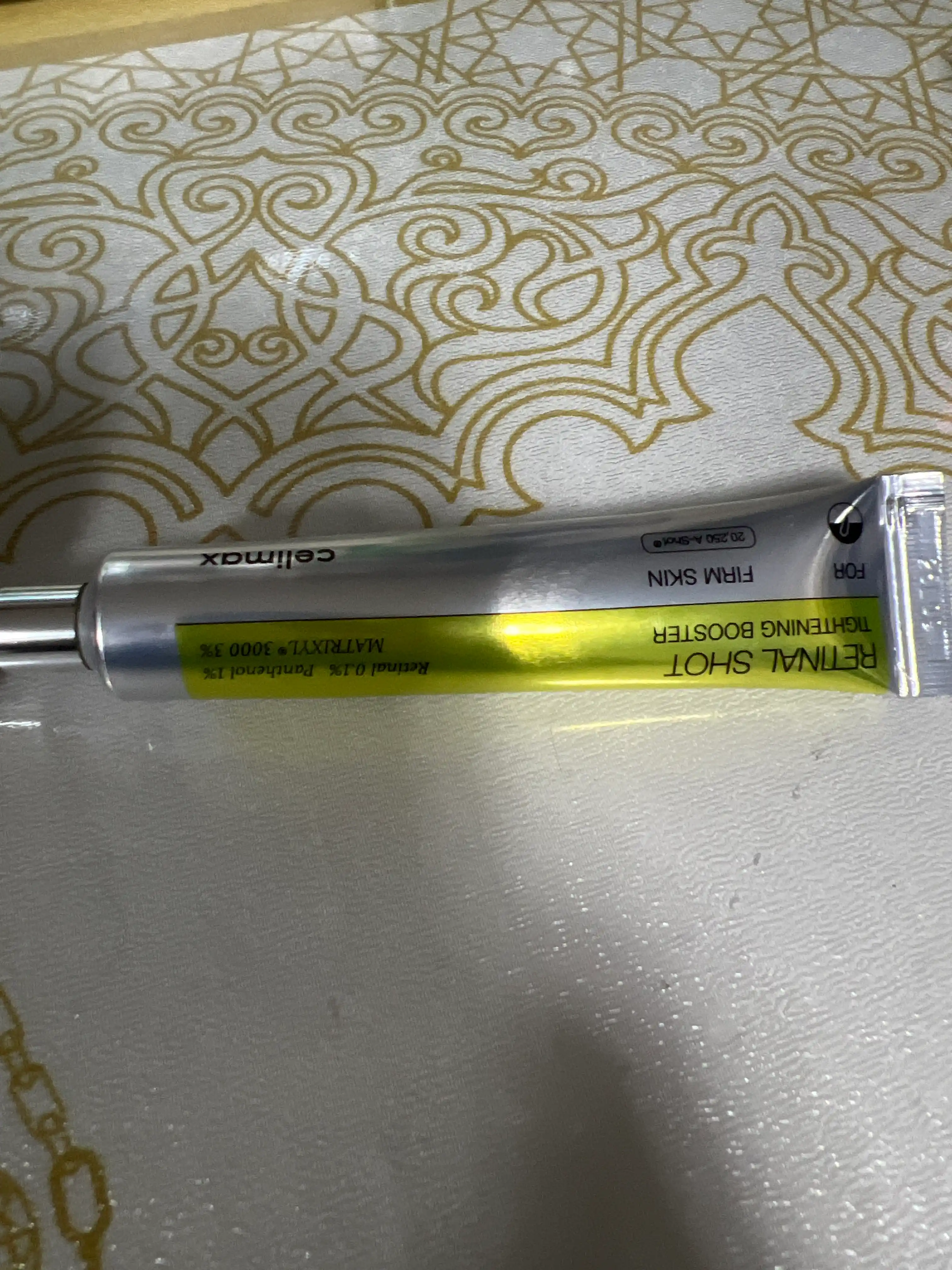 Yuzni tortuvchi krem va mustahkamlovchi zardob retinol bilan, Celimax