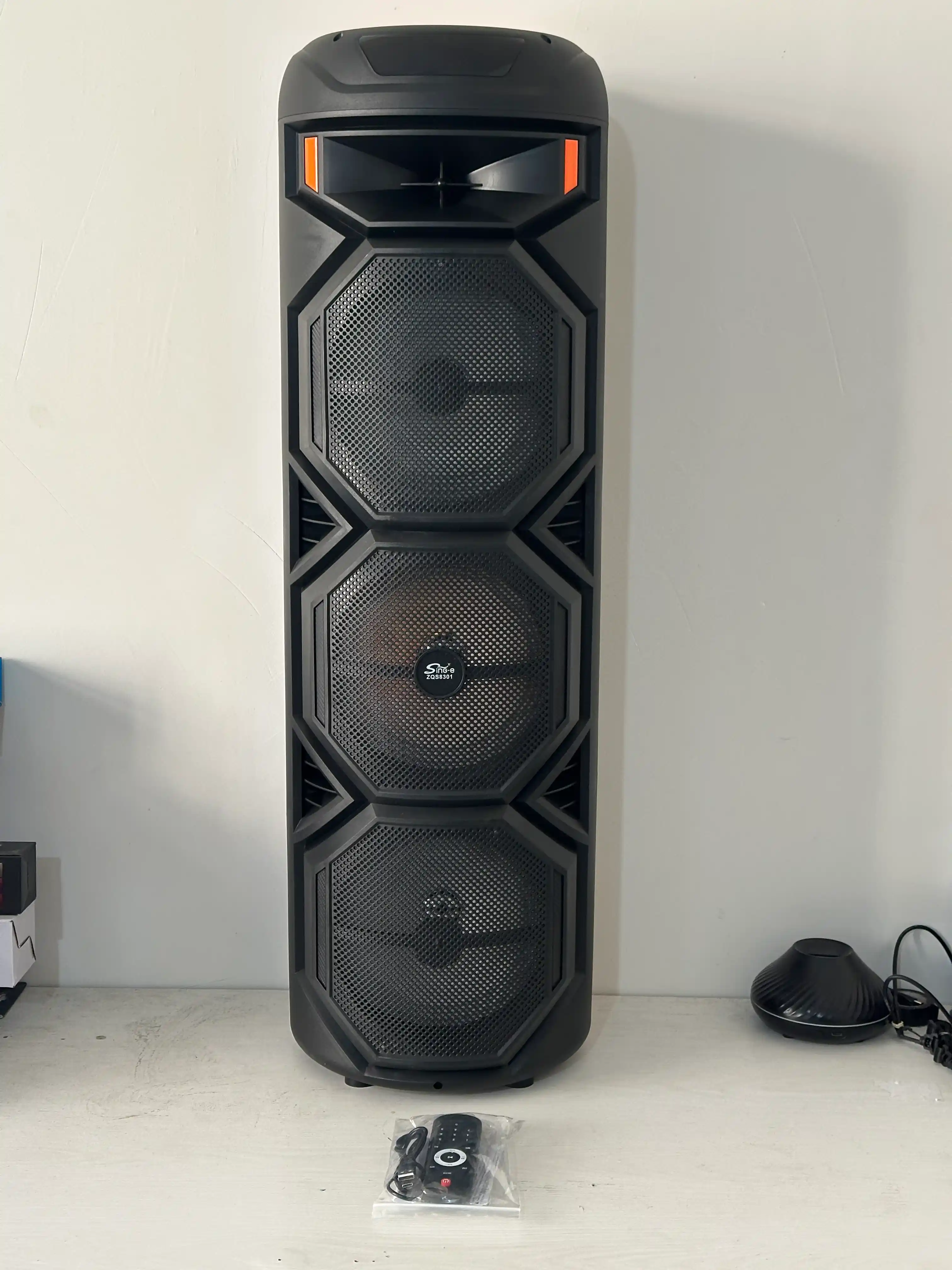 Portativ kolonka, simsiz Bluetooth karaoke musiqasi, mikrofonli, pultli va RGB yorug'lik