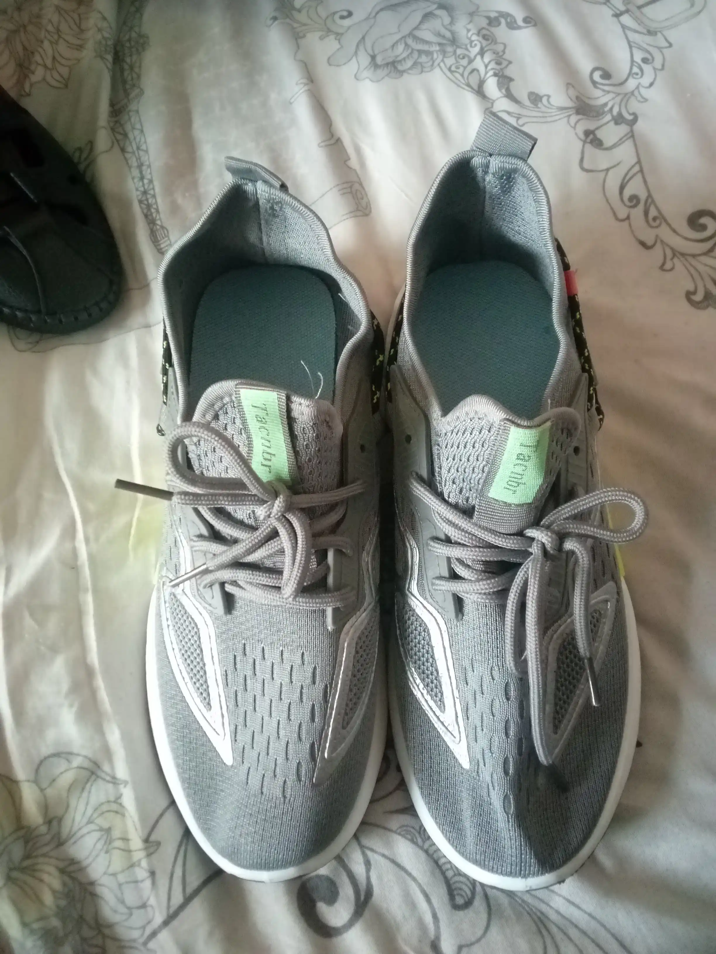 Erkaklar Tracer sport krossovkalari, kulrang, oq, qora