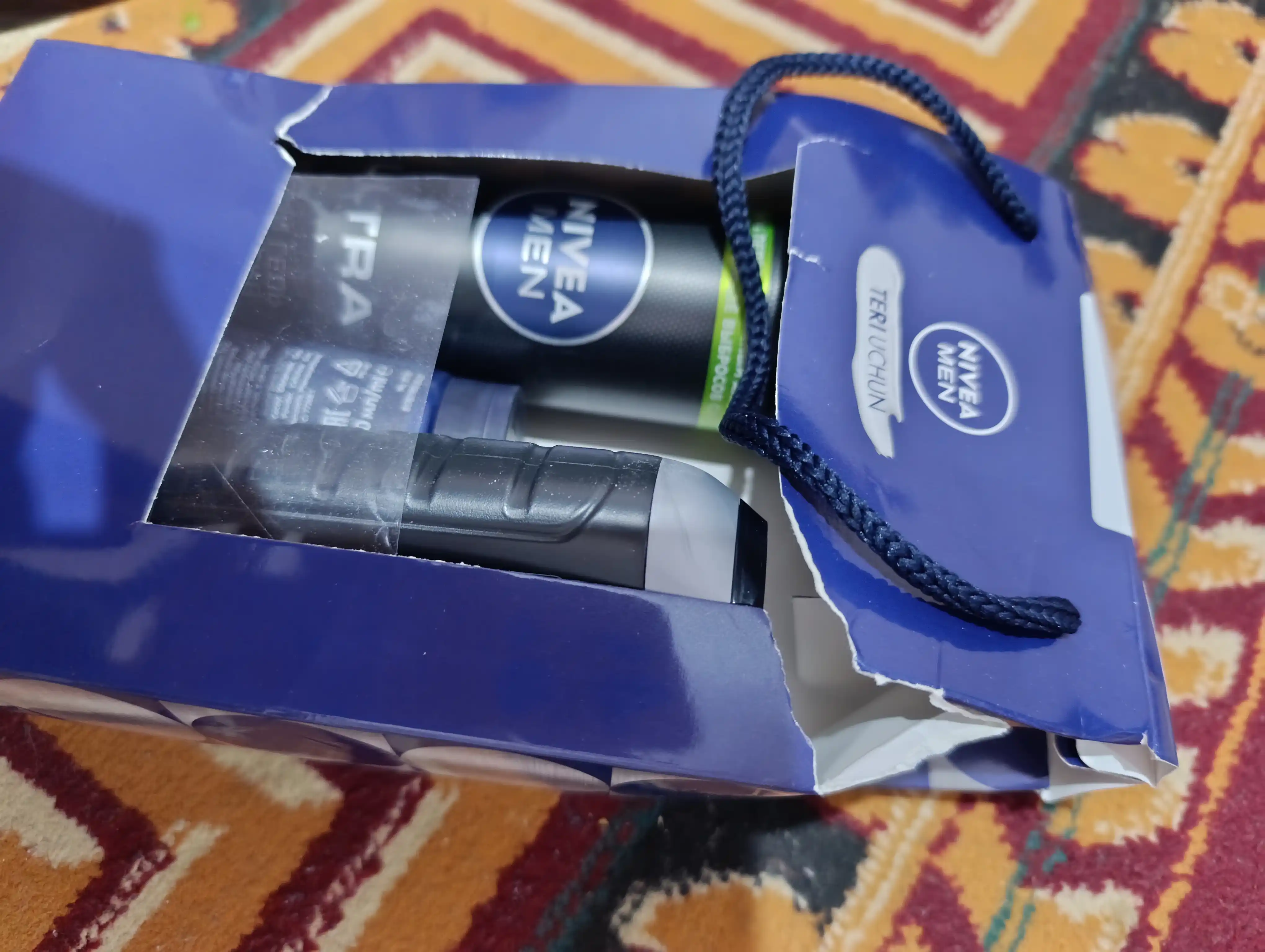Набор мужской NIVEA — гель для бритья + гель для умывания + гель для душа «Сила угля»