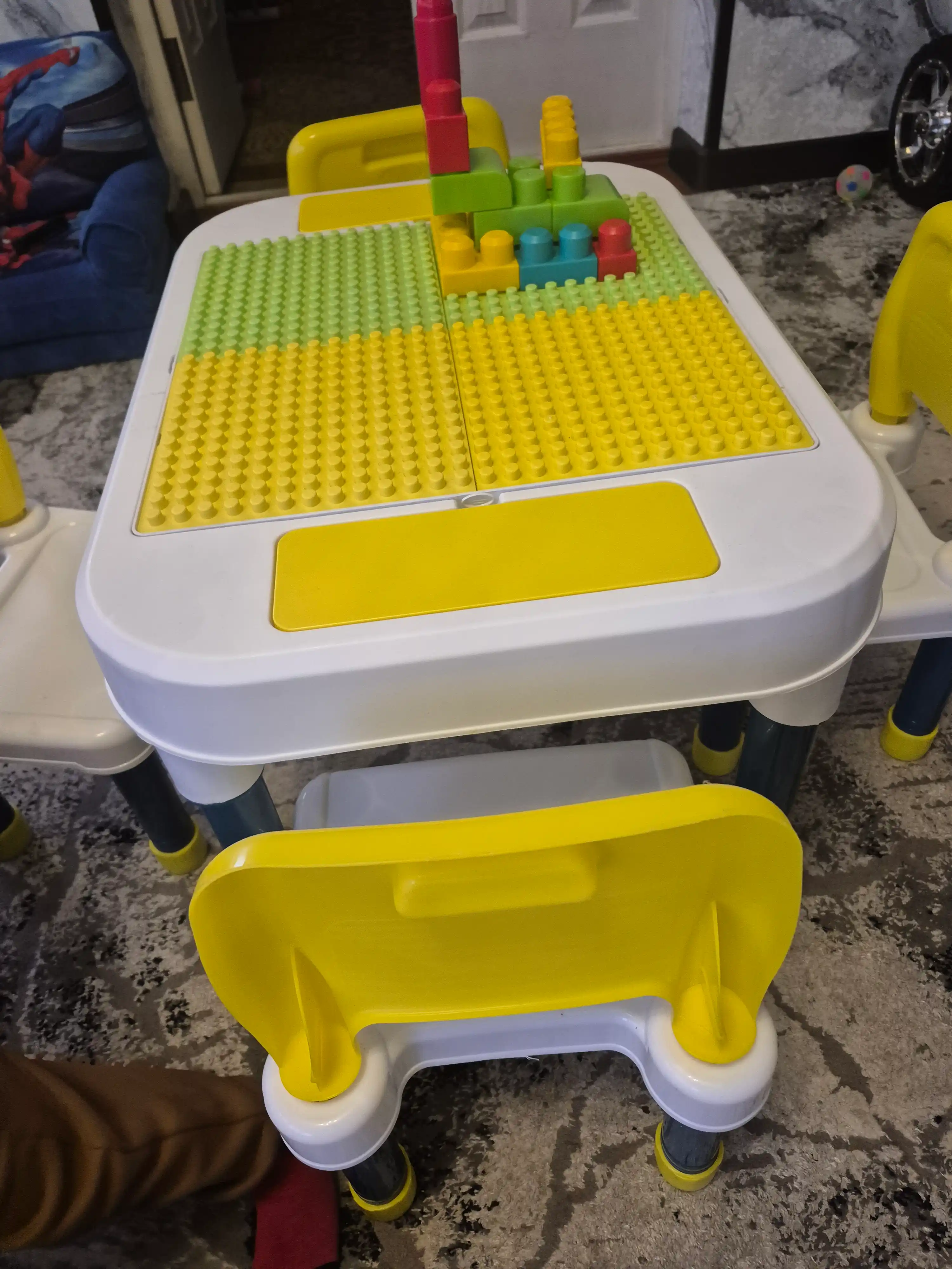 Bolalar to‘plami, plastik mebel, stol va 4 ta stul