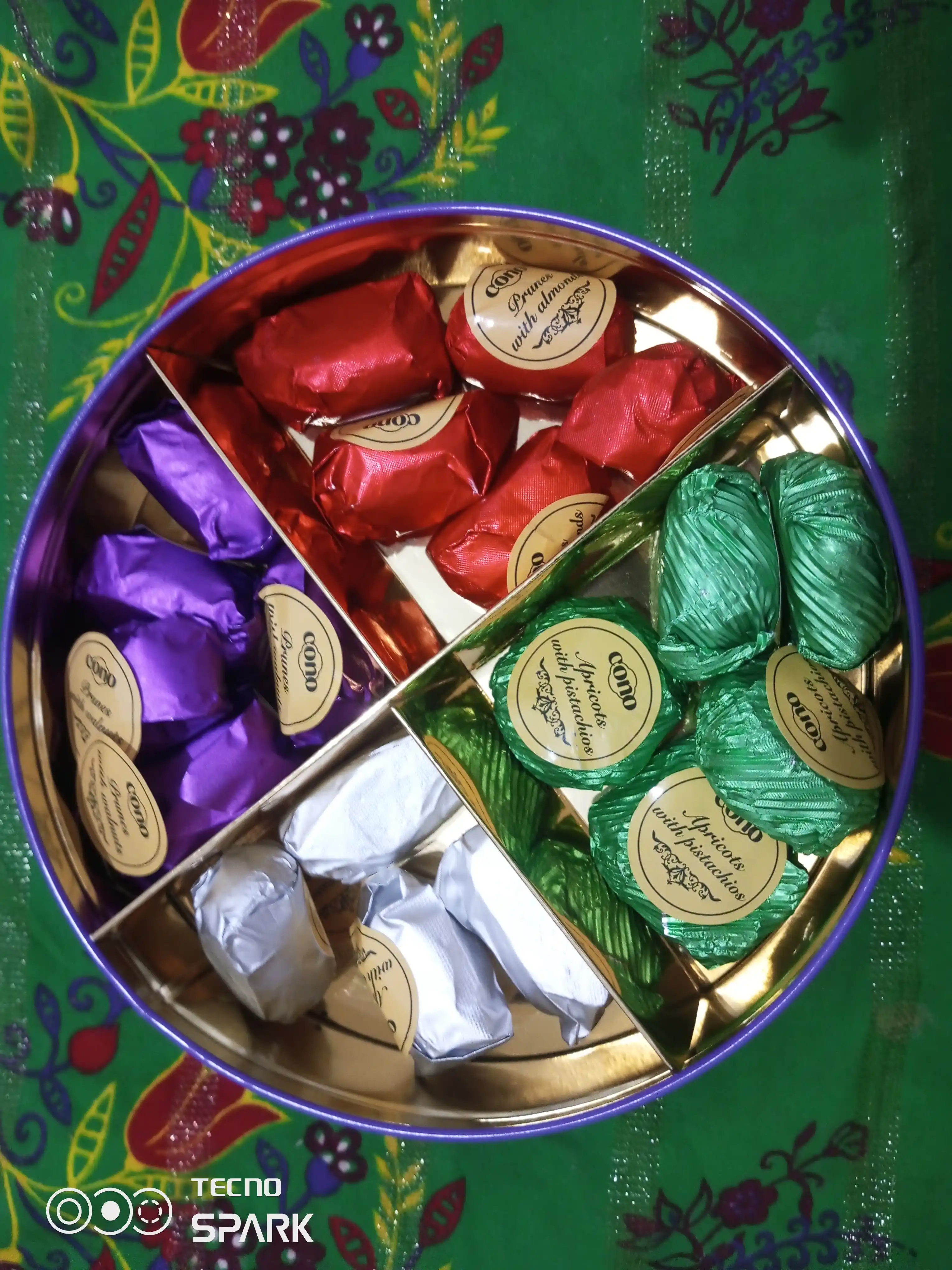 Подарочный набор конфет Uzbekistan Sweets & Sweets, в металлической коробке, 500 г