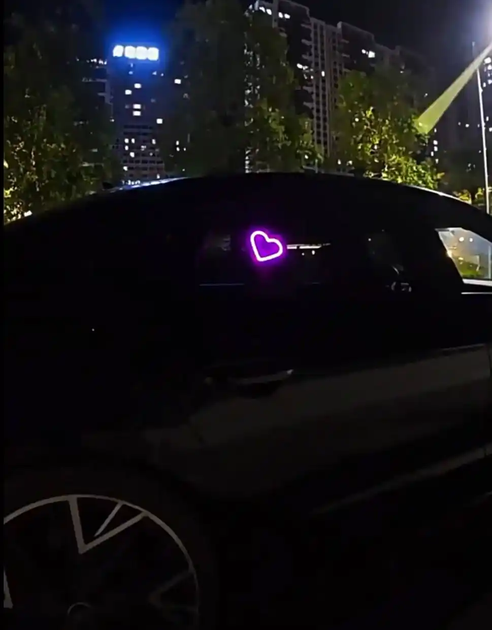 LED смарт-светильник в форме сердца для автомобиля, солнечный, с датчиком движения