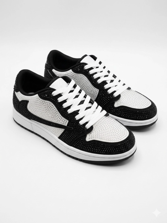 Xitoyda ishlab chiqarilgan, bahorgi, kuzgi va yozgi, o‘lchami 36-40 bo‘lgan, strazli ayollar kedasi