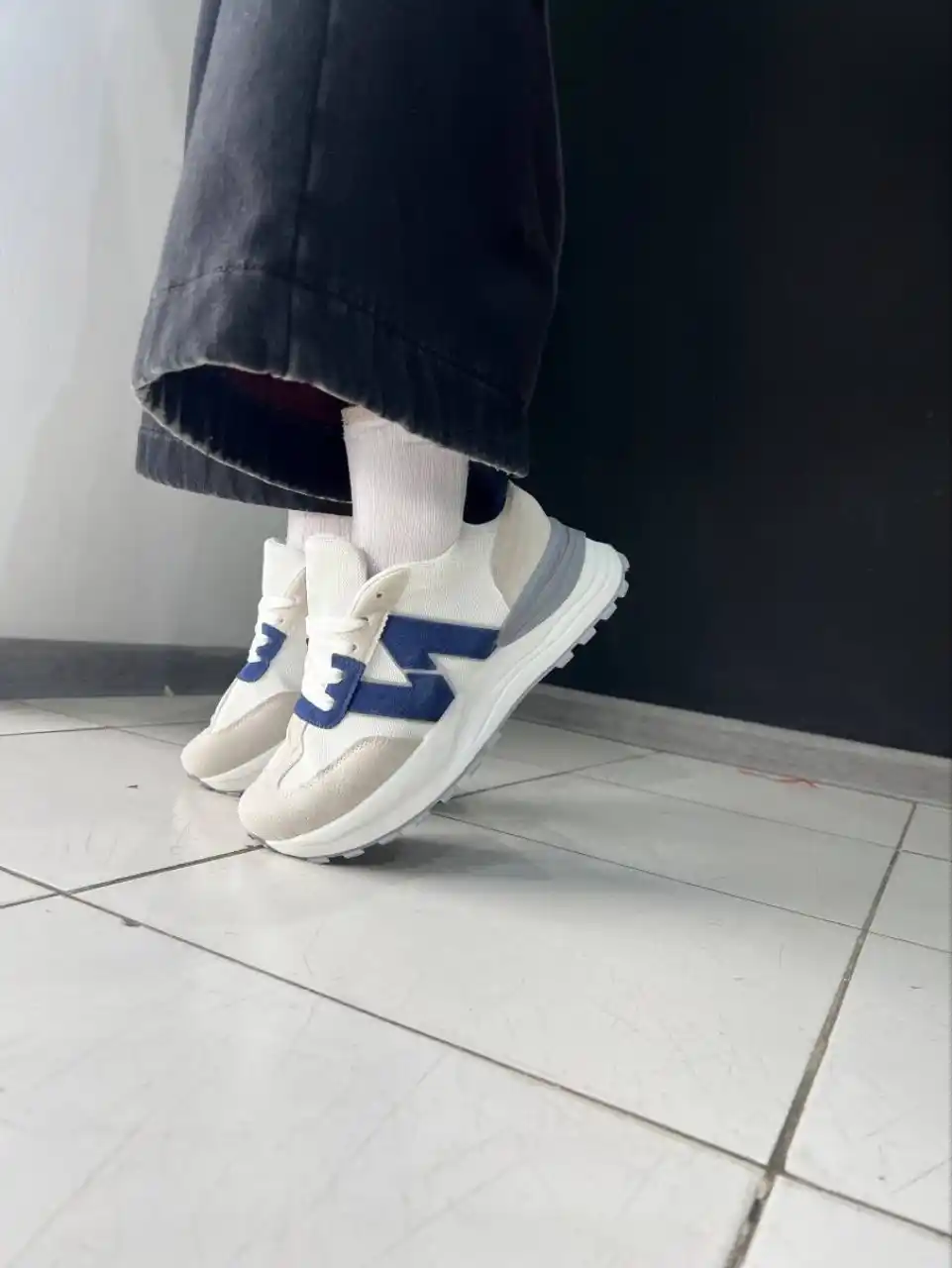 Женские кроссовки в стиле urban retro:дышащие сетчатые вставки для повседневного стиля
