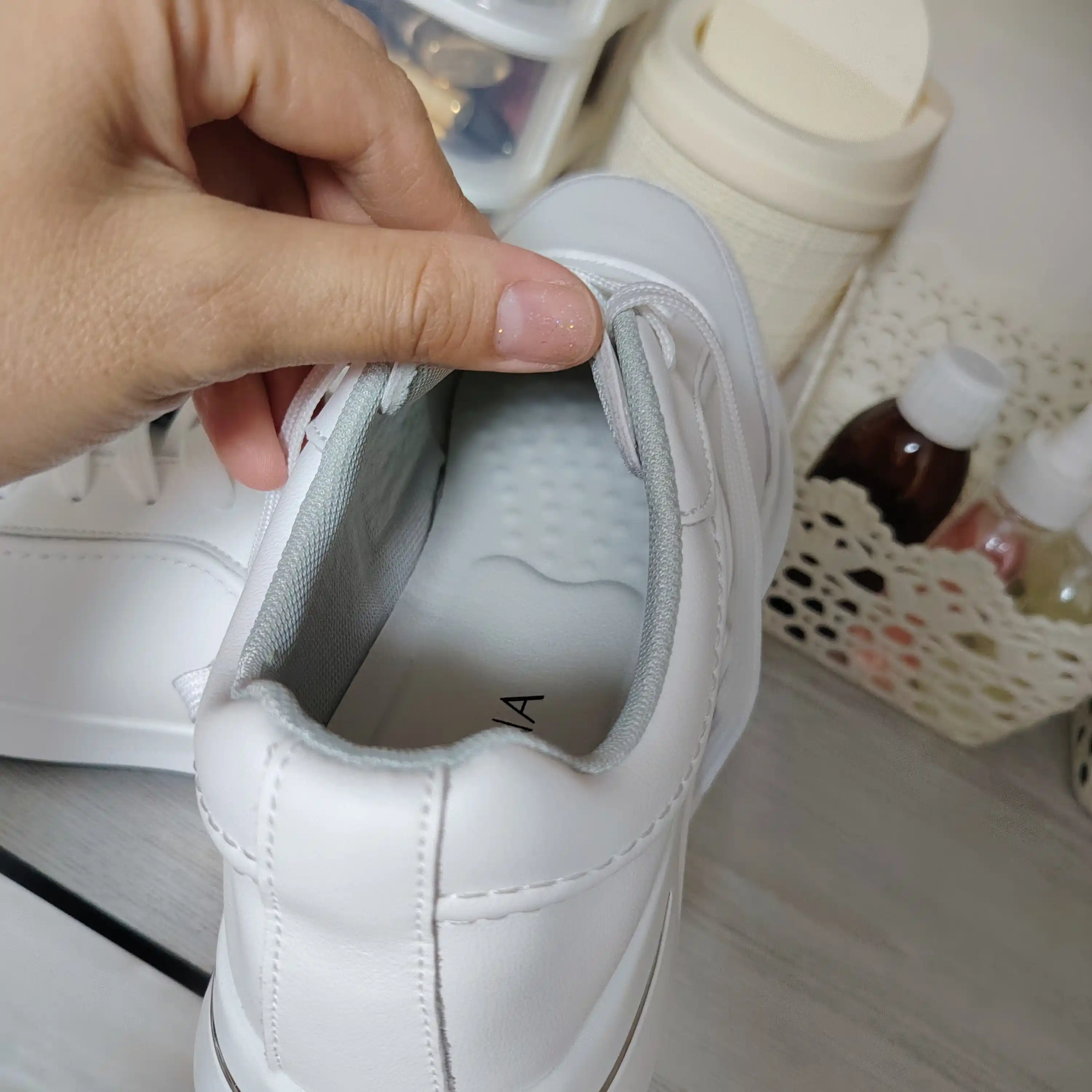 Ayollar uchun SOLINA charm krossovkalari, yoz-kuz, 36-41, 1 razmerga kichik yuradi