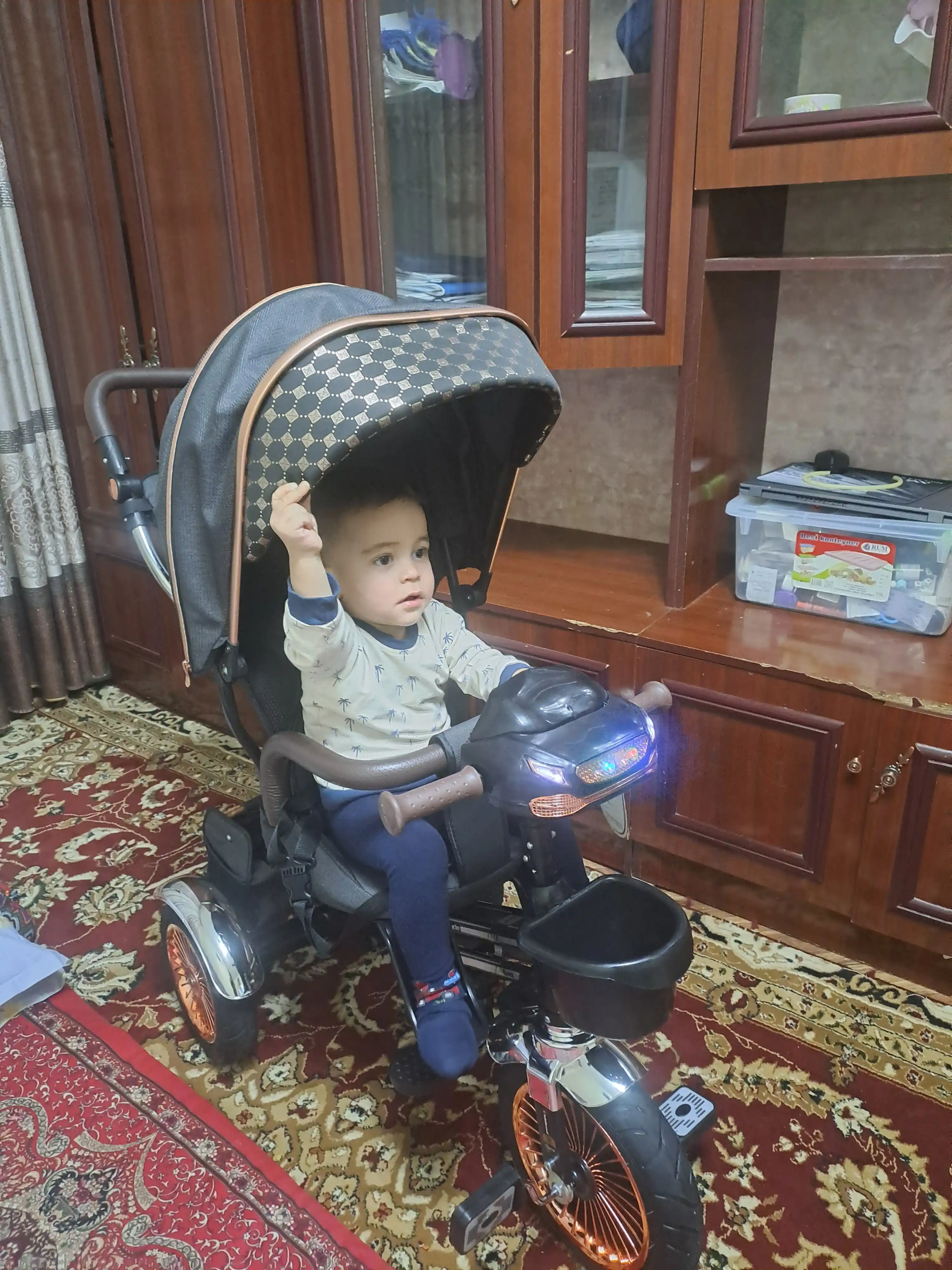 Bolalar velosipedi, uch g'ildirakli velosiped, uch g'ildirakli aravacha, savat bilan