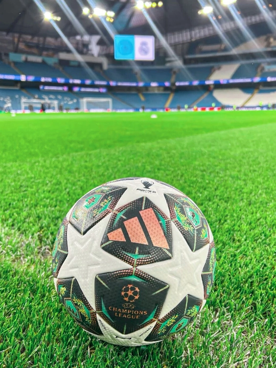 Professional futbol to‘pi Derbystar, Adidas, Select, standart o‘lcham 5